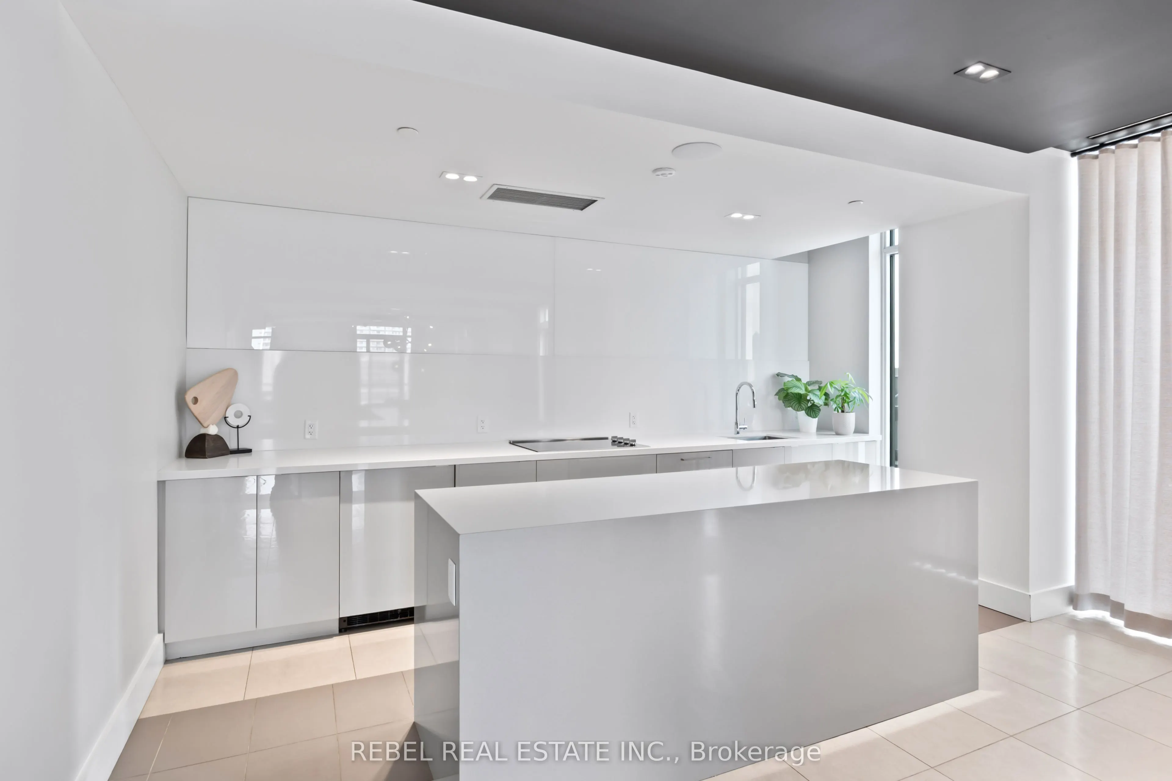 8868 Yonge Street, #1001E