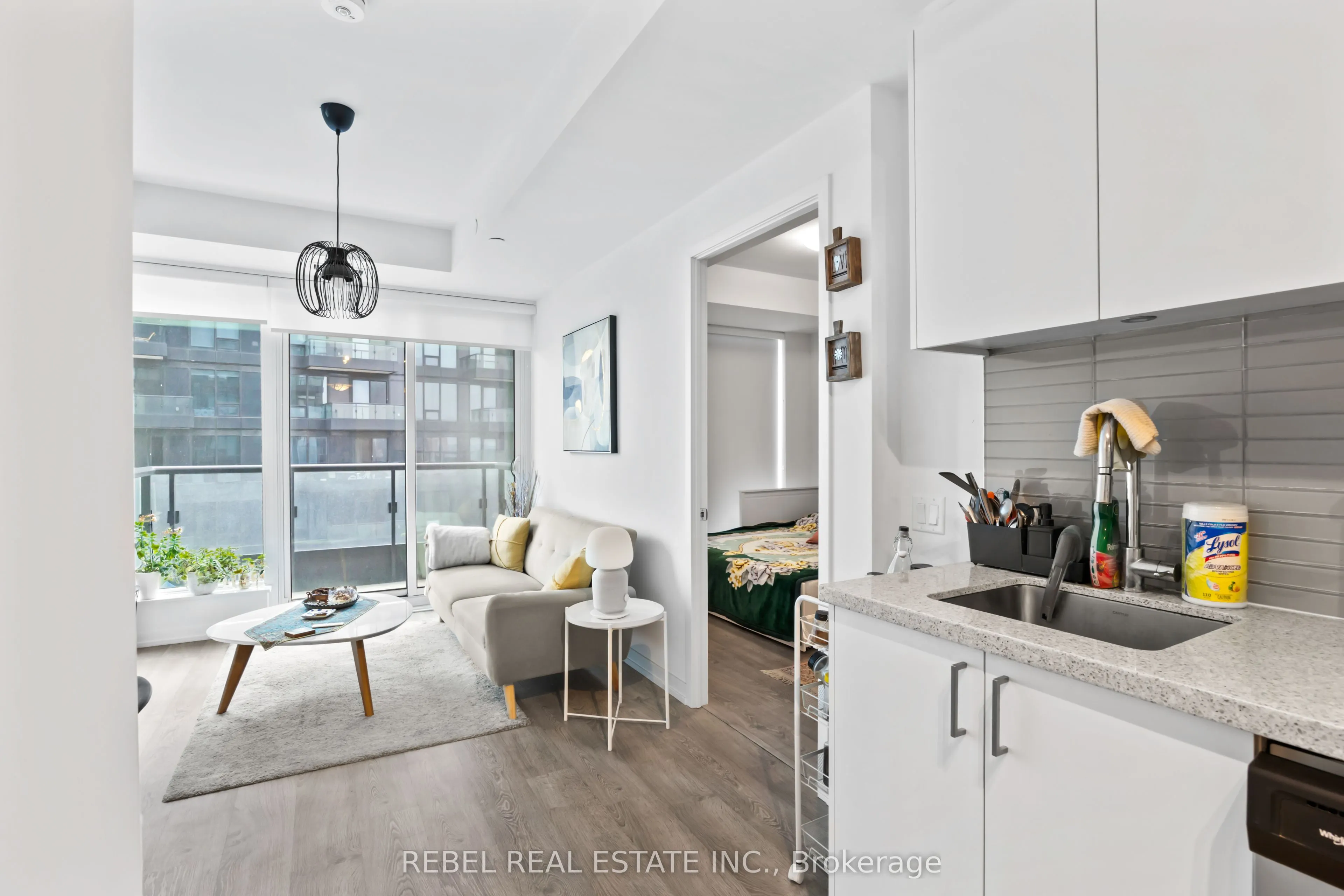8868 Yonge Street, #1001E