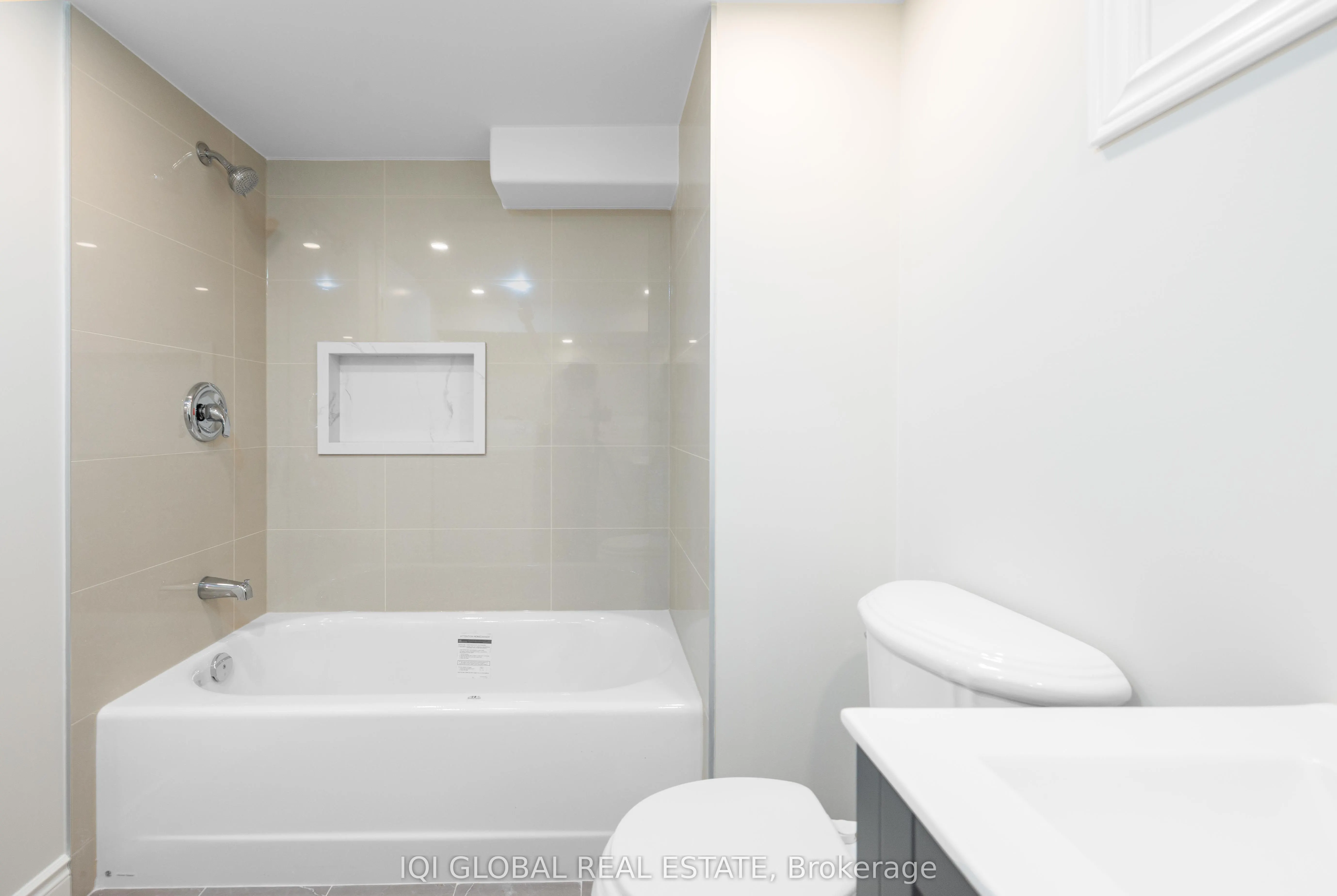 10 Holman Crescent, #Lower