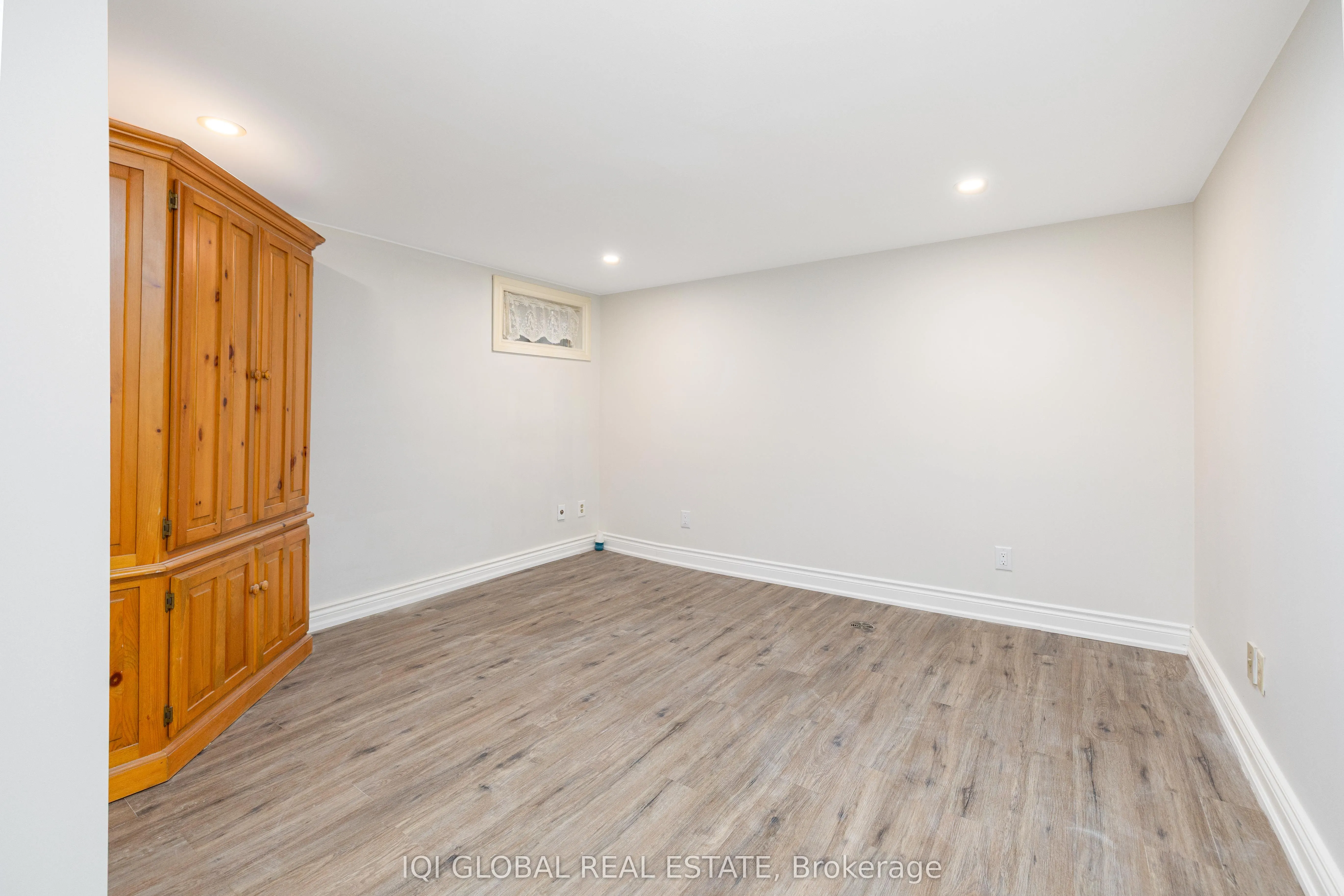 10 Holman Crescent, #Lower