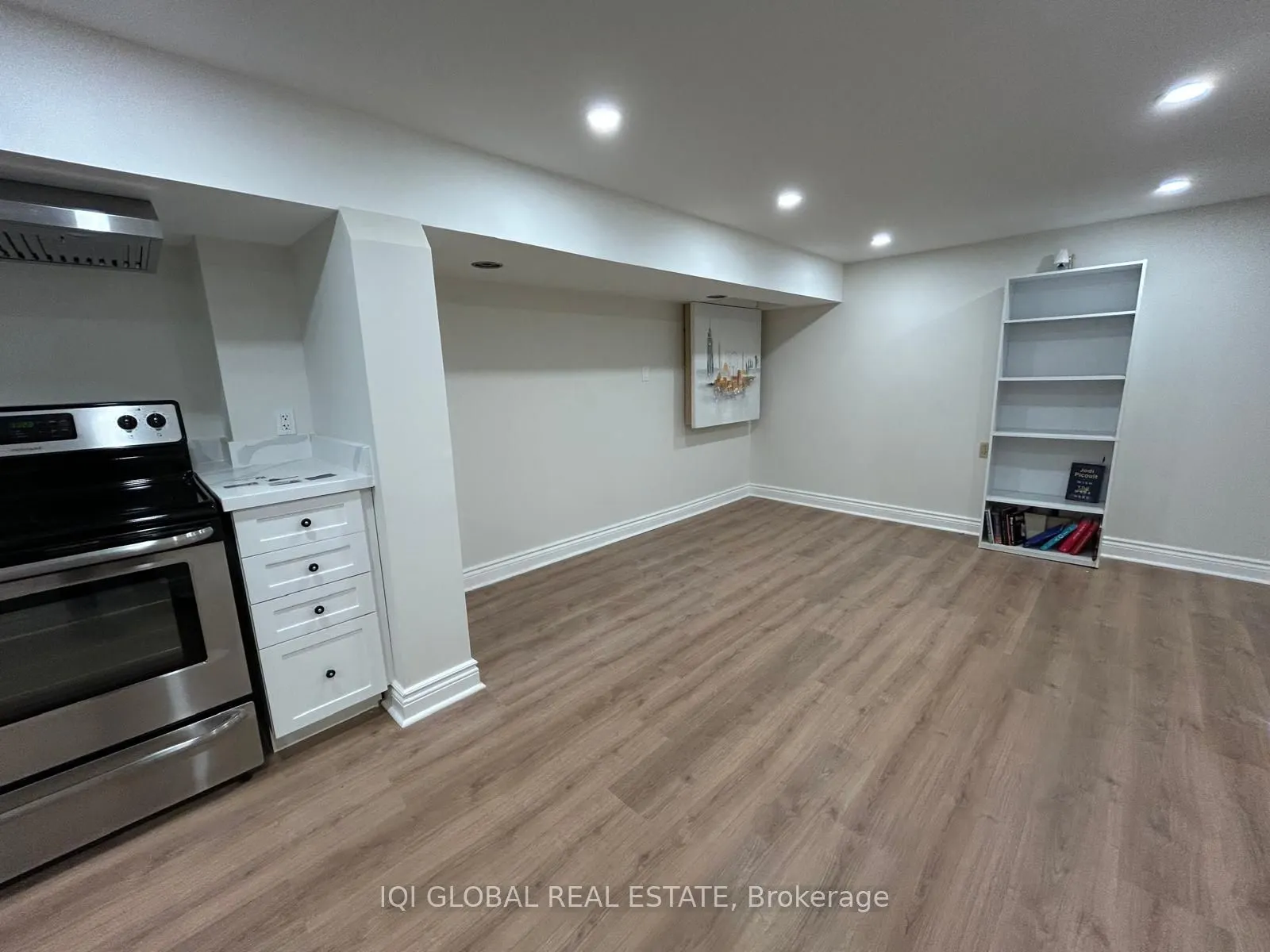 10 Holman Crescent, #Lower