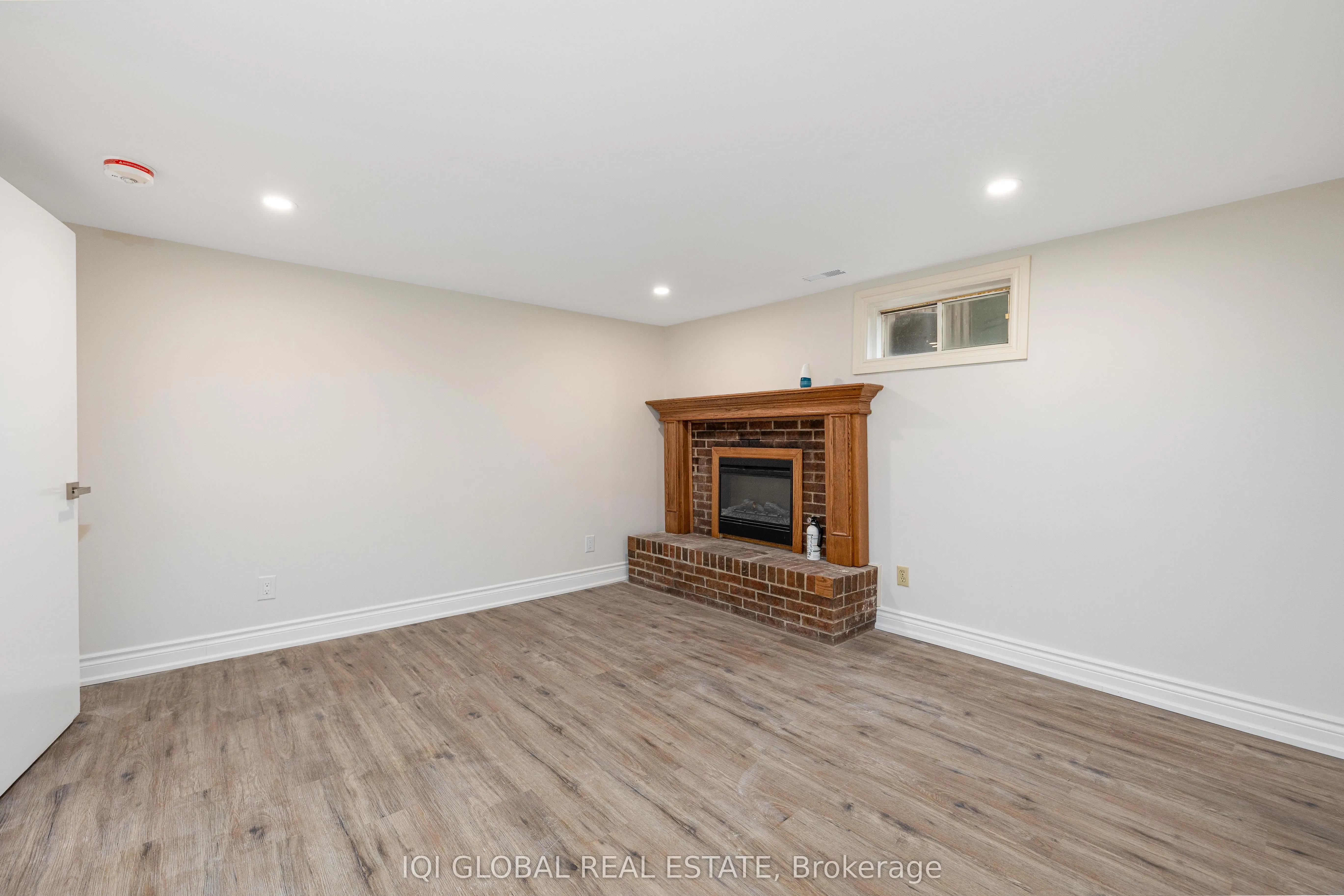 10 Holman Crescent, #Lower