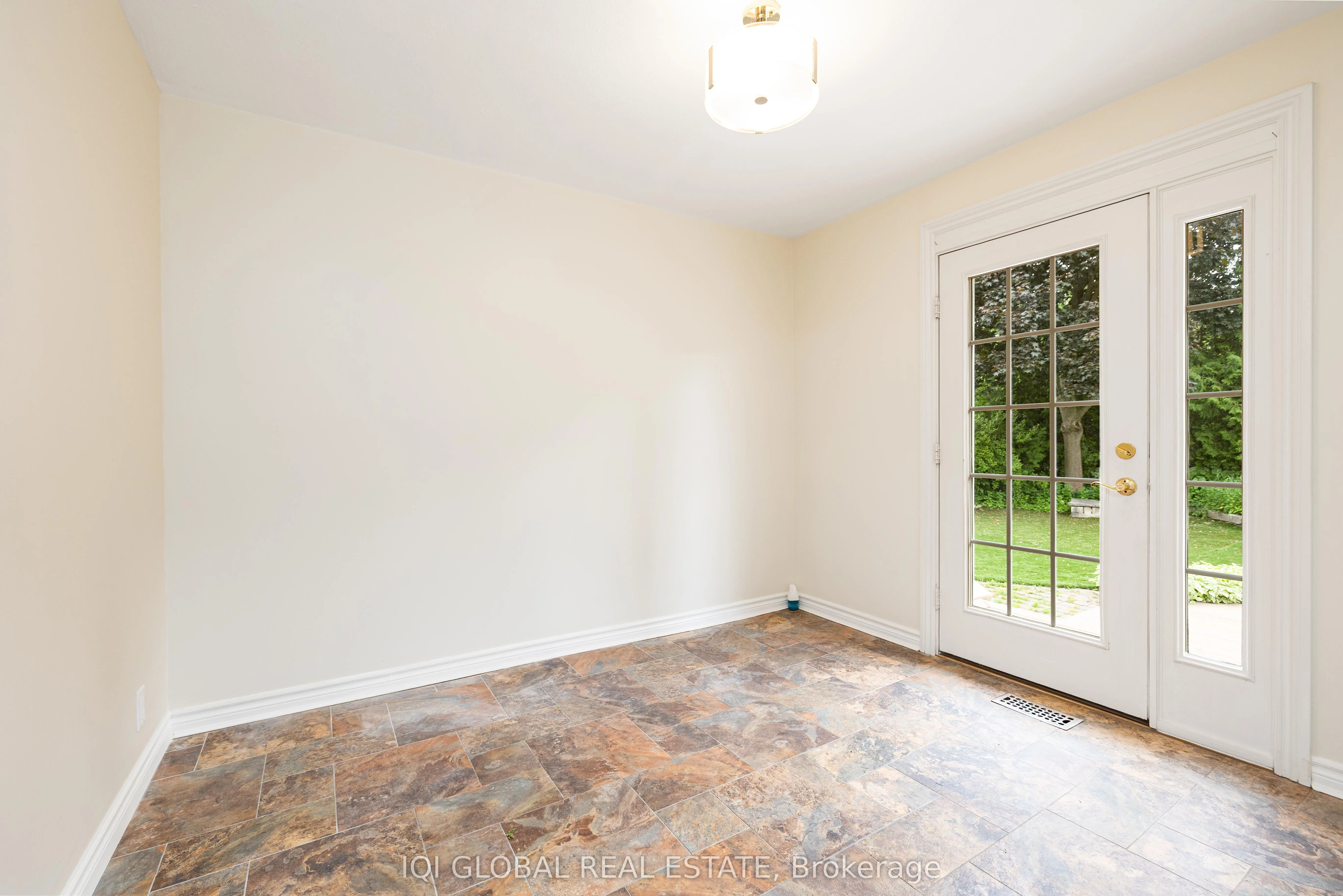 10 Holman Crescent, #Main Floor