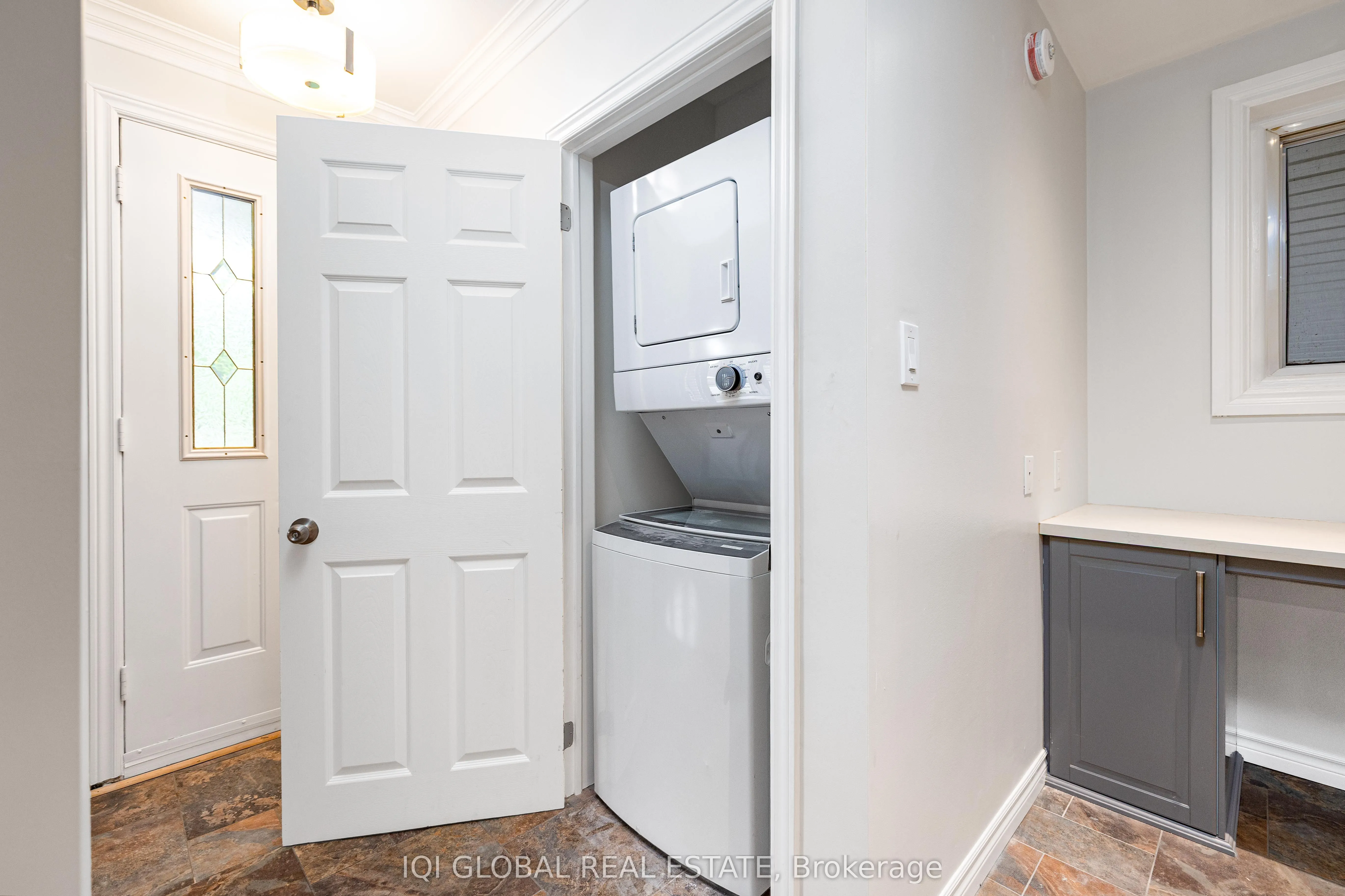 10 Holman Crescent, #Main Floor