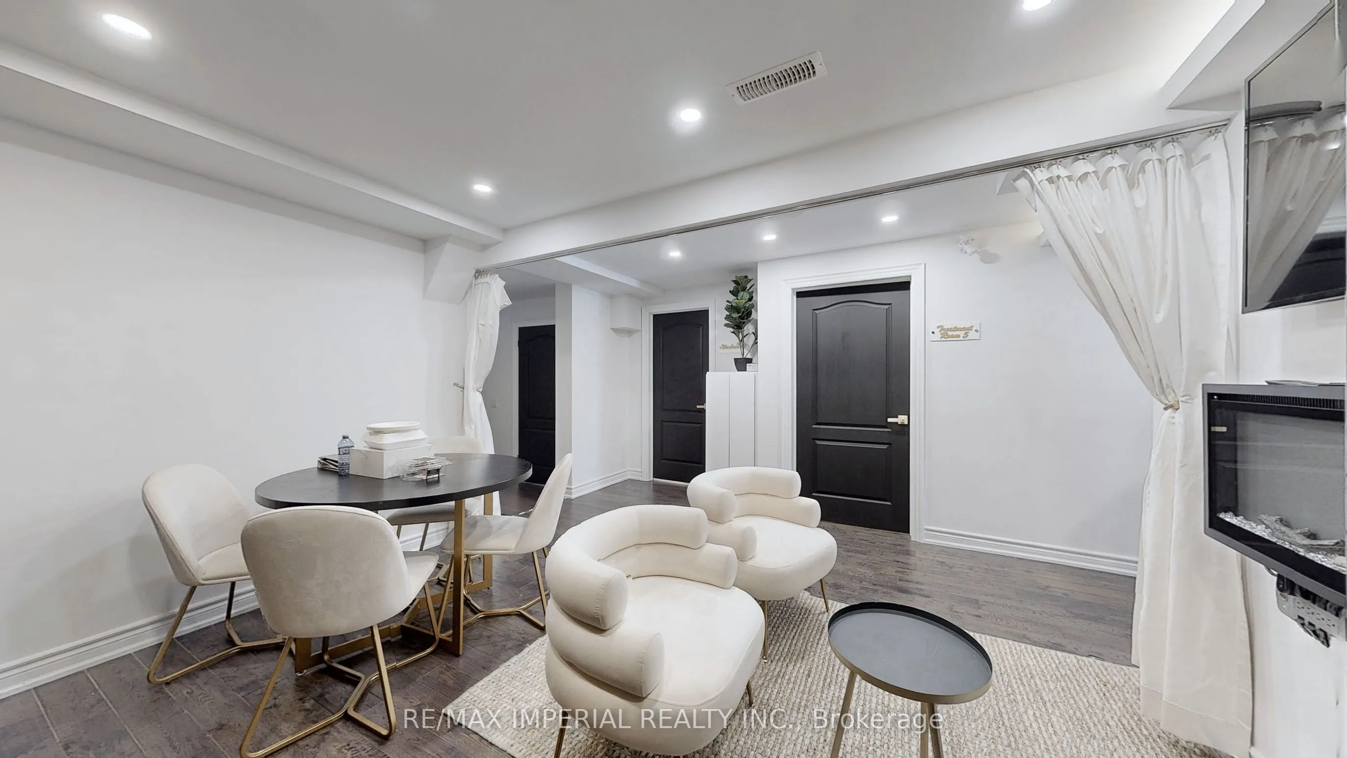 156 Main St Unionville