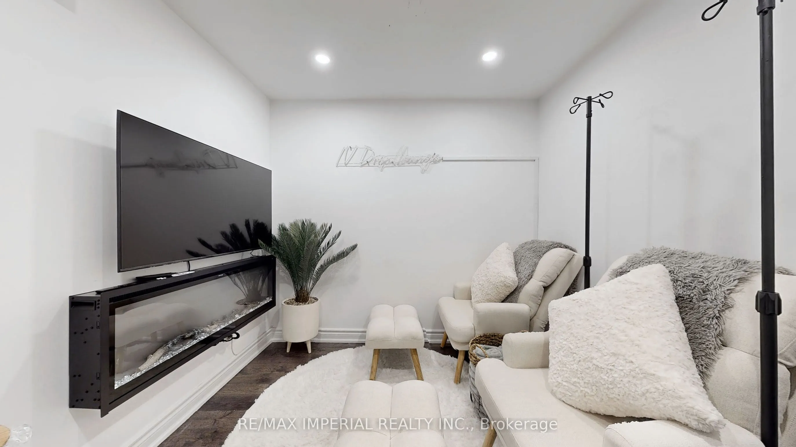 156 Main St Unionville