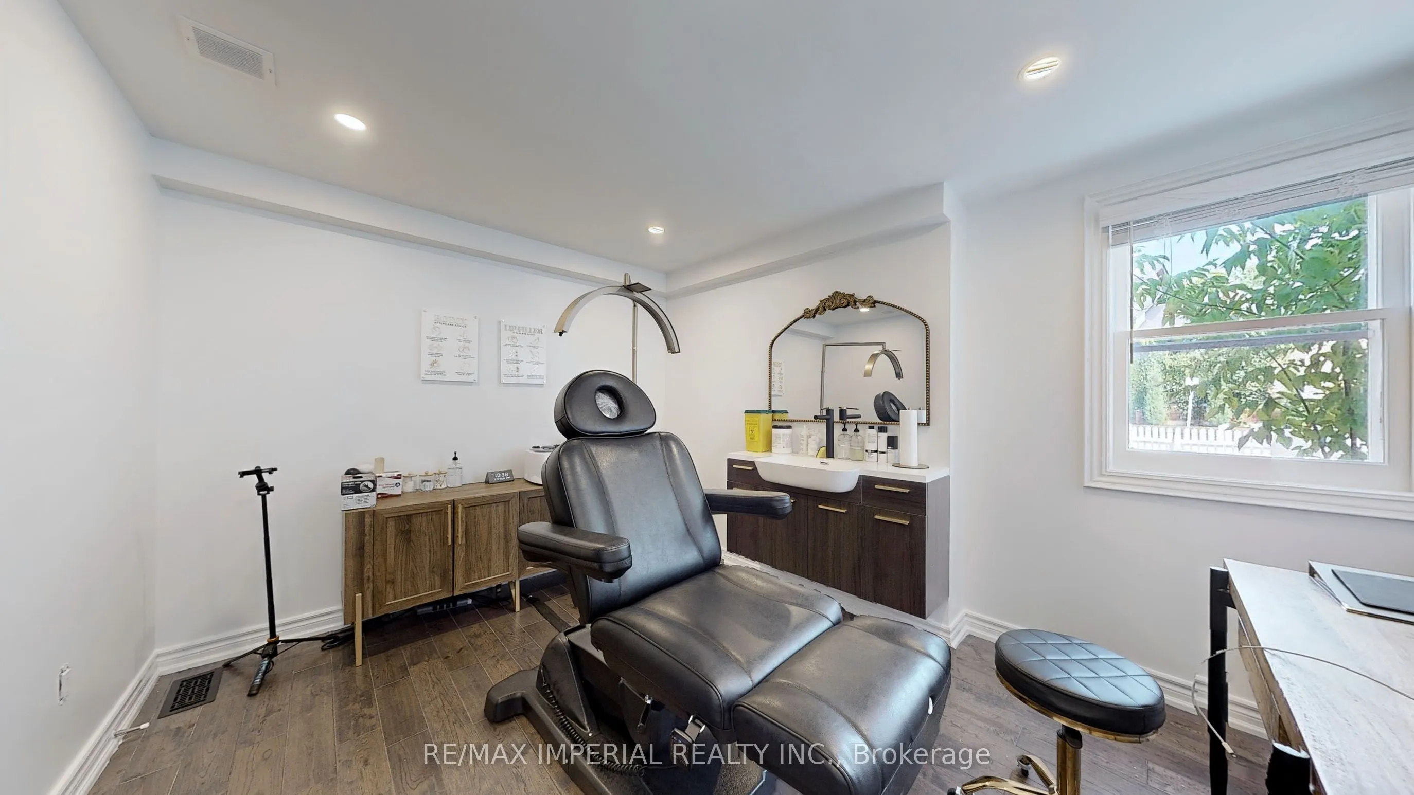156 Main St Unionville