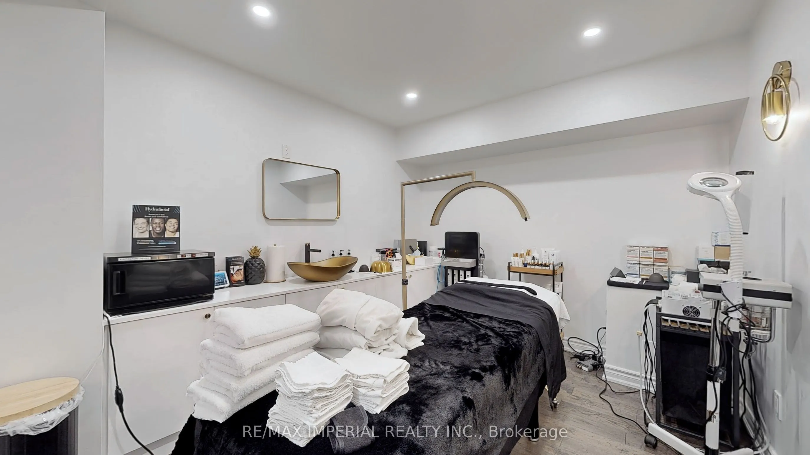 156 Main St Unionville