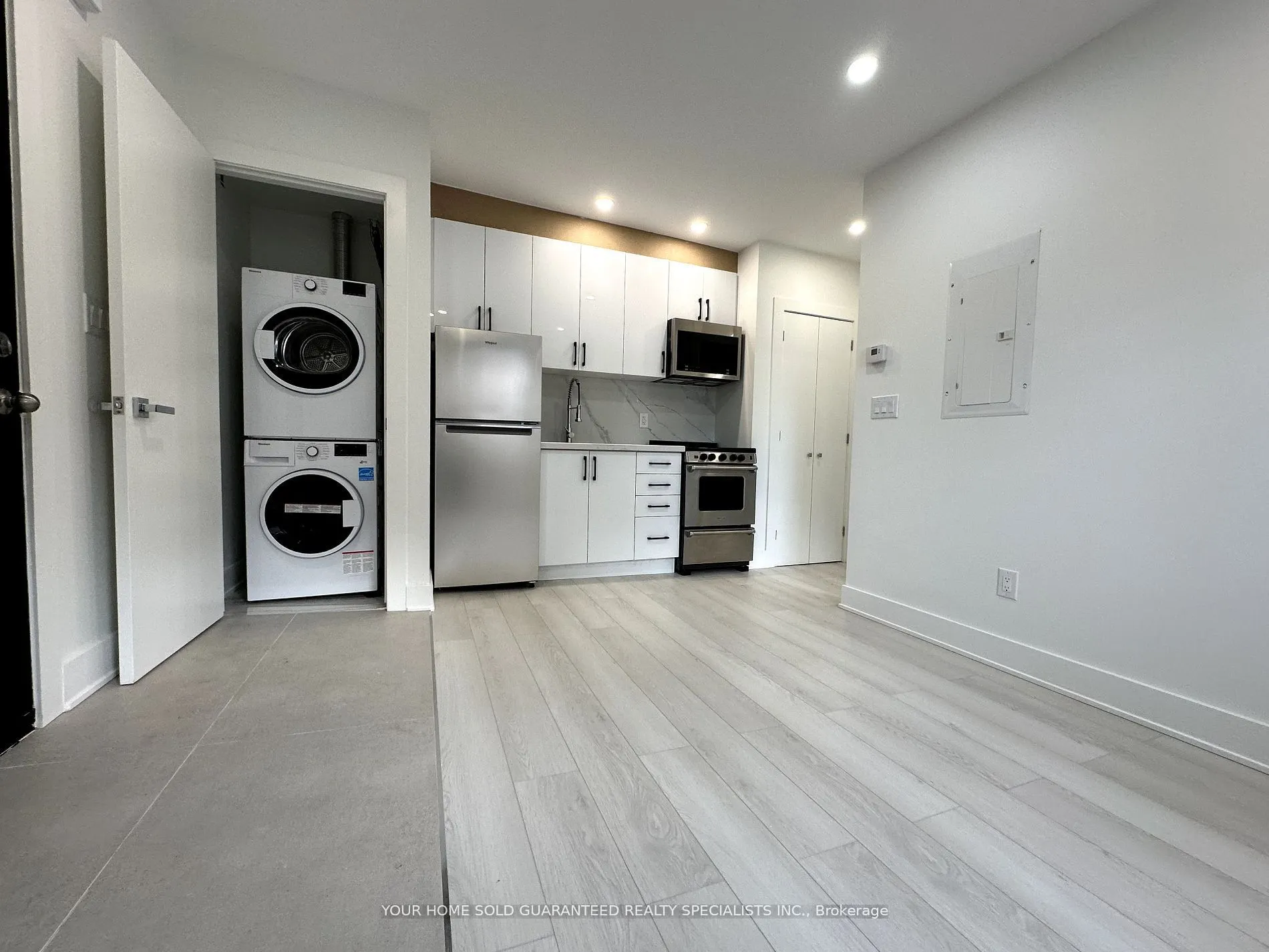 41 Mosley Street, #B