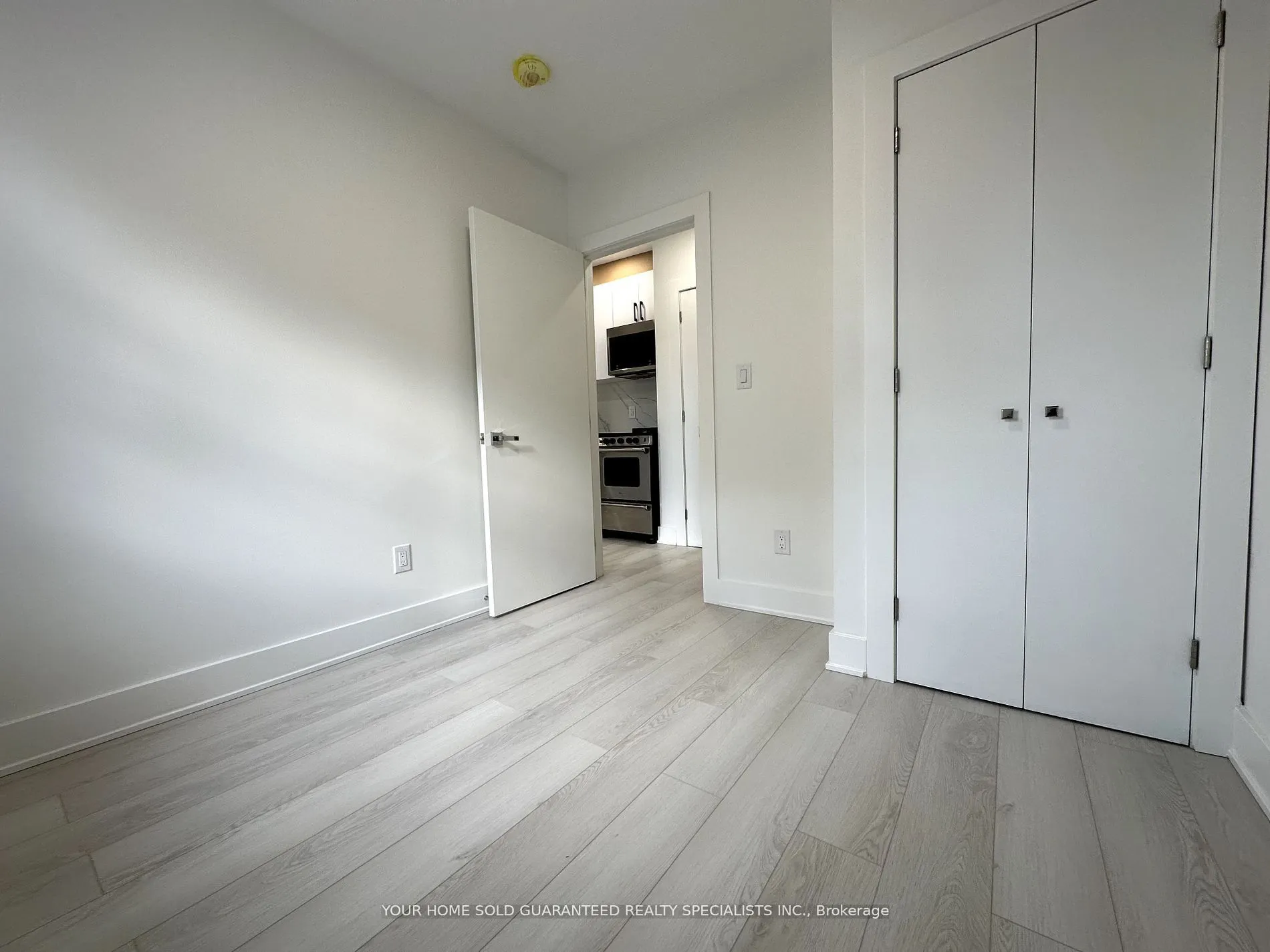 41 Mosley Street, #B