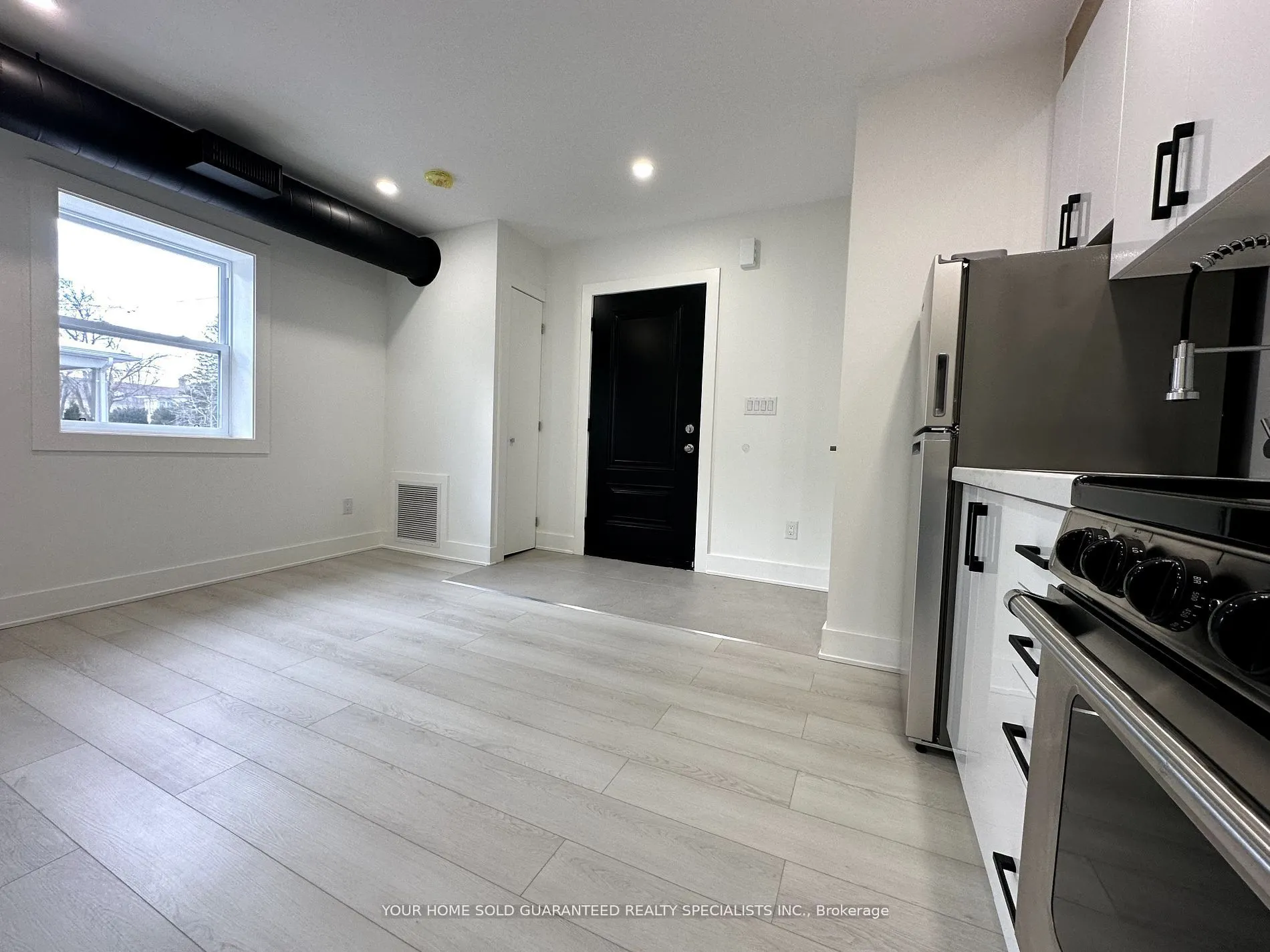 41 Mosley Street, #B