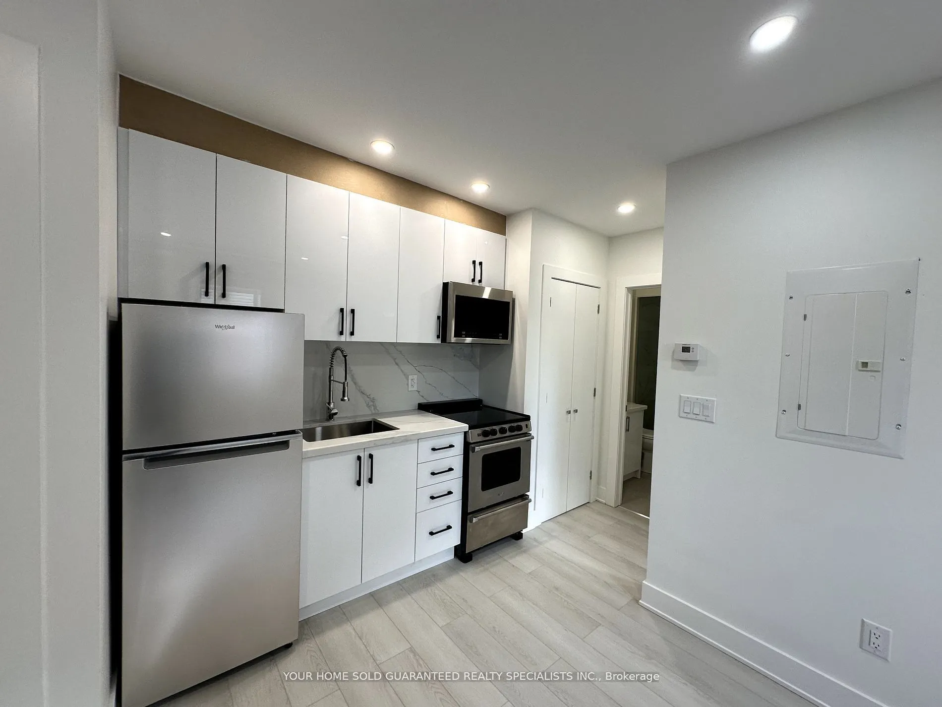 41 Mosley Street, #B