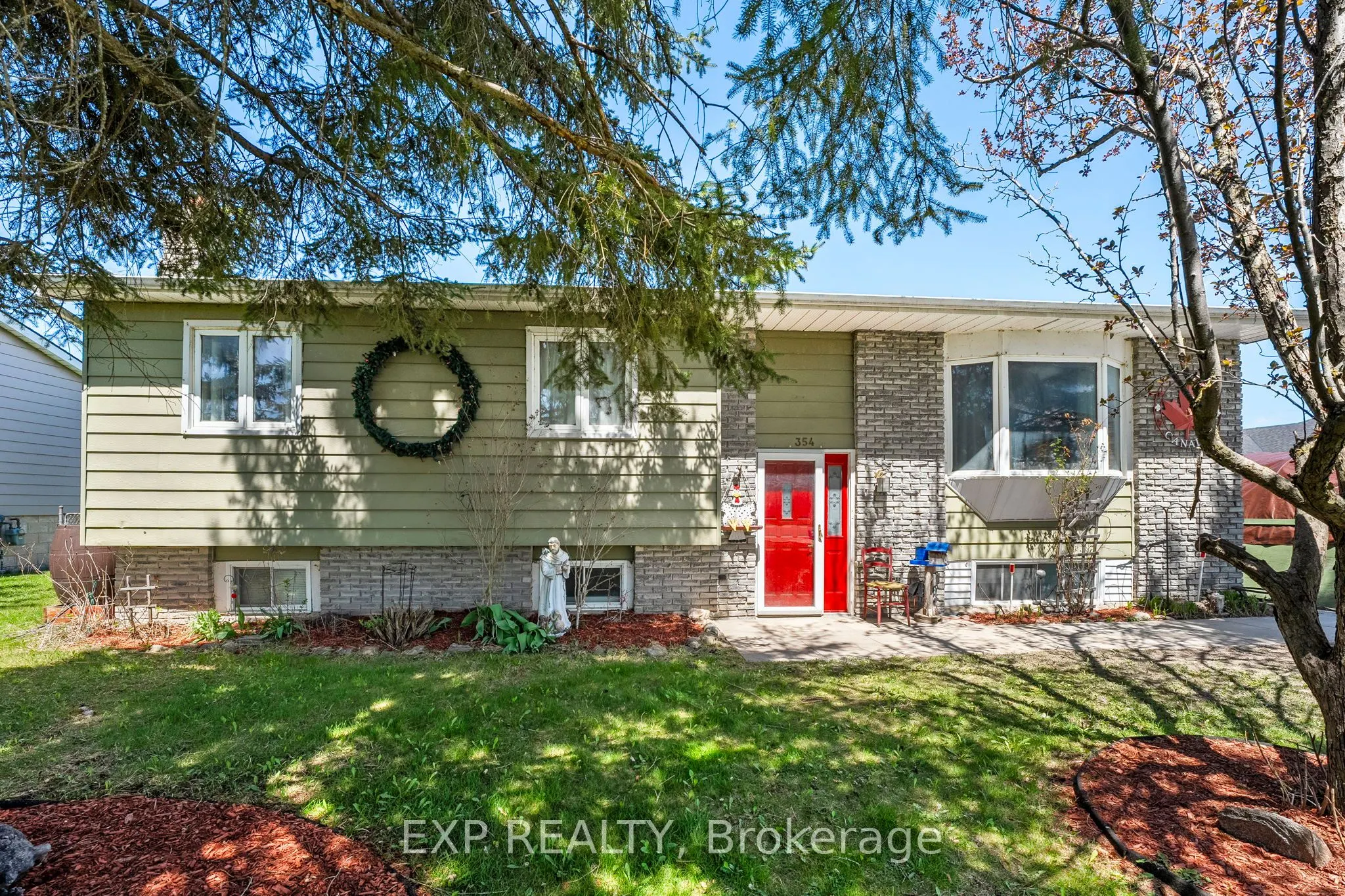 354 Lakeland Crescent