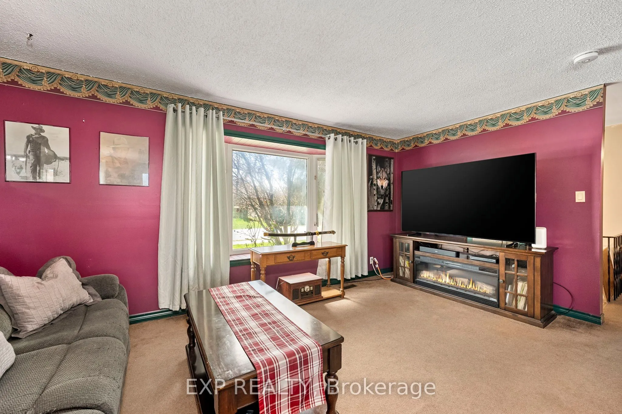 354 Lakeland Crescent