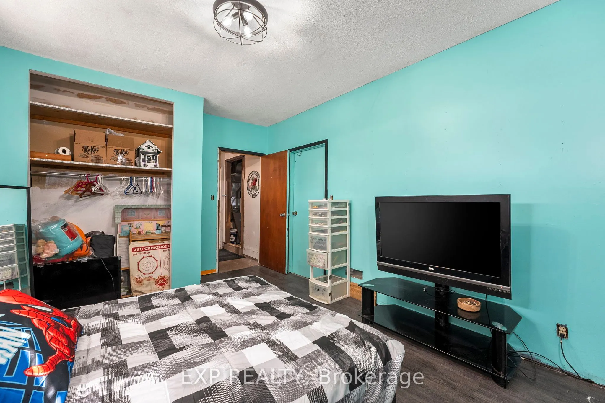 354 Lakeland Crescent