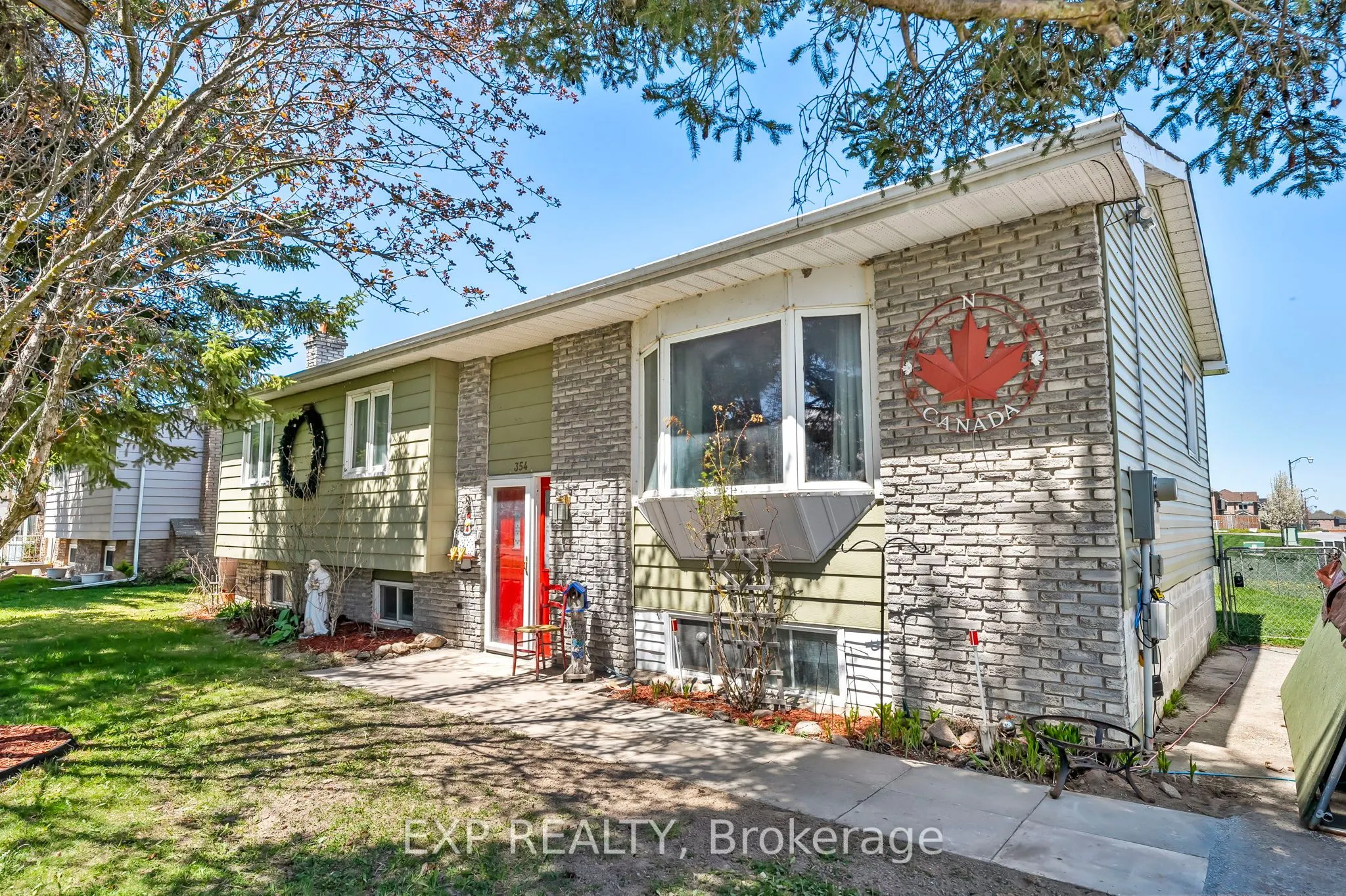354 Lakeland Crescent