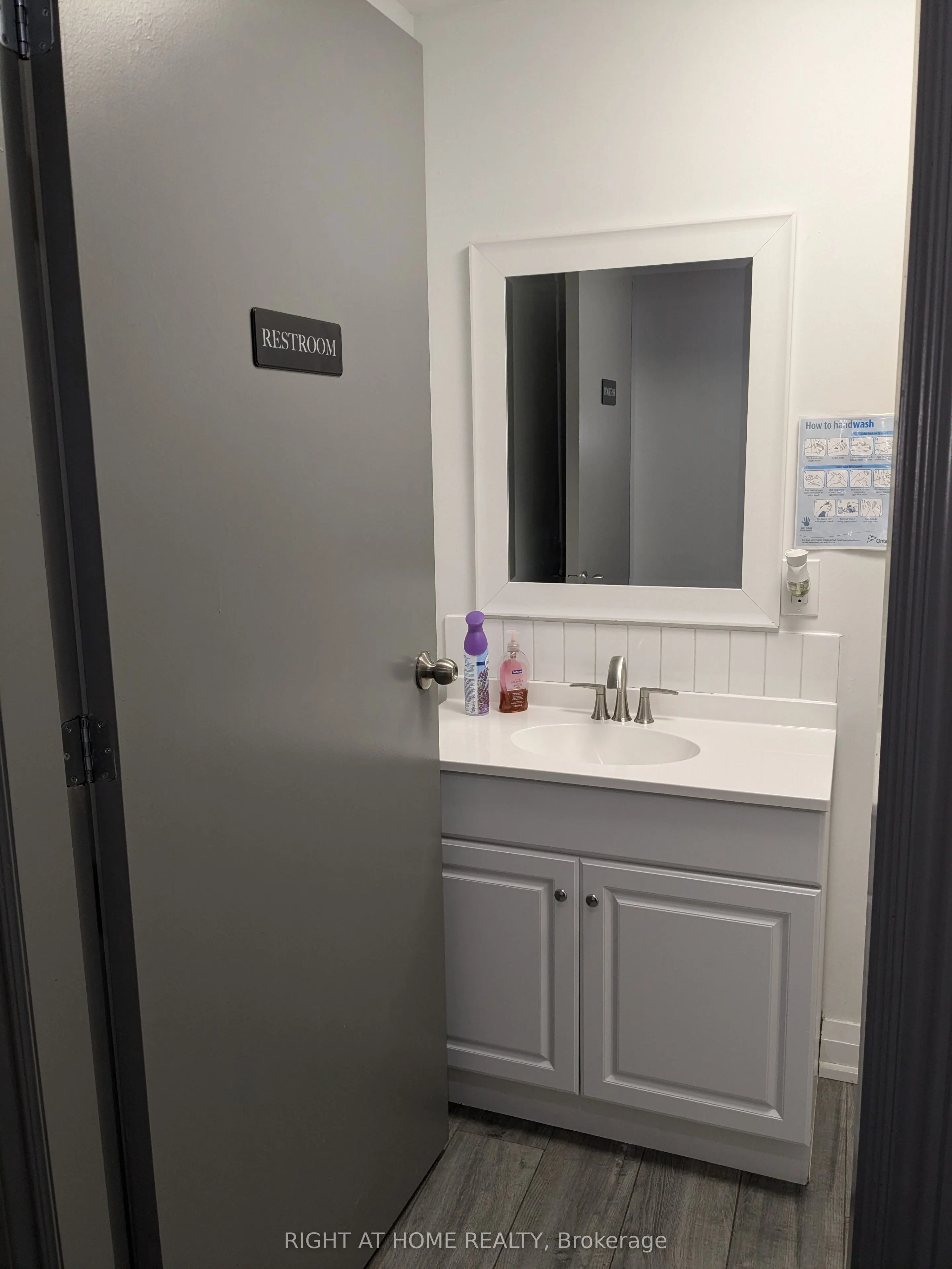 23 McCleary Court, #19/20
