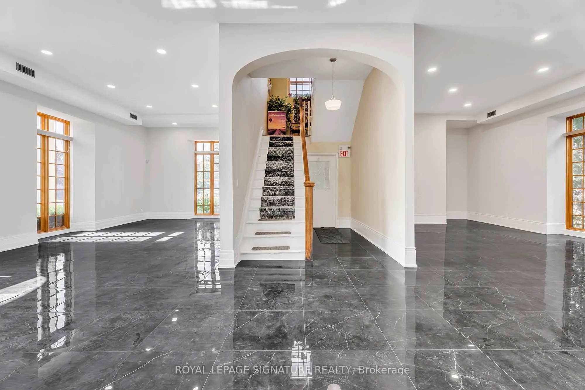 83 Dawson Manor Boulevard