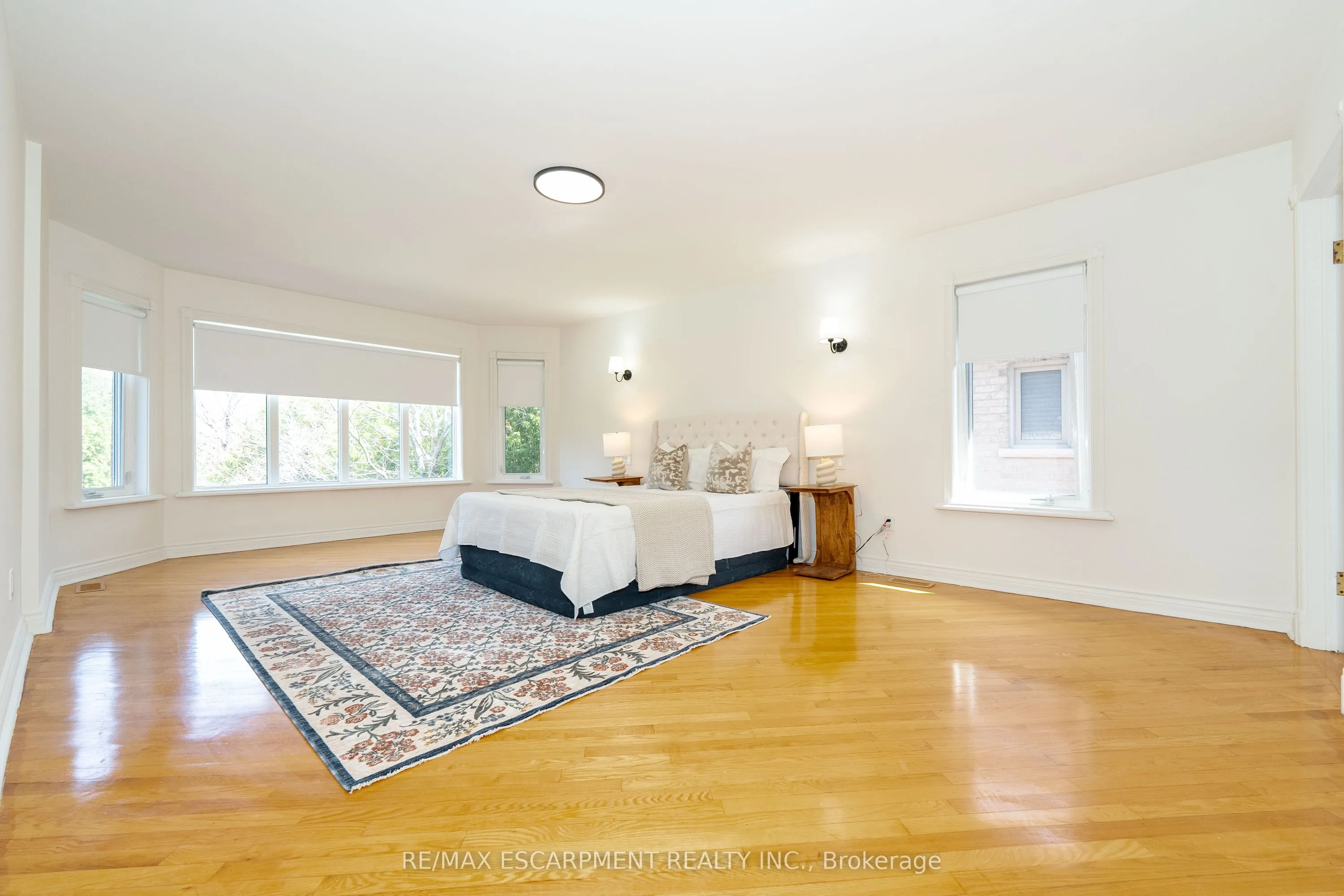 122 Arten Avenue