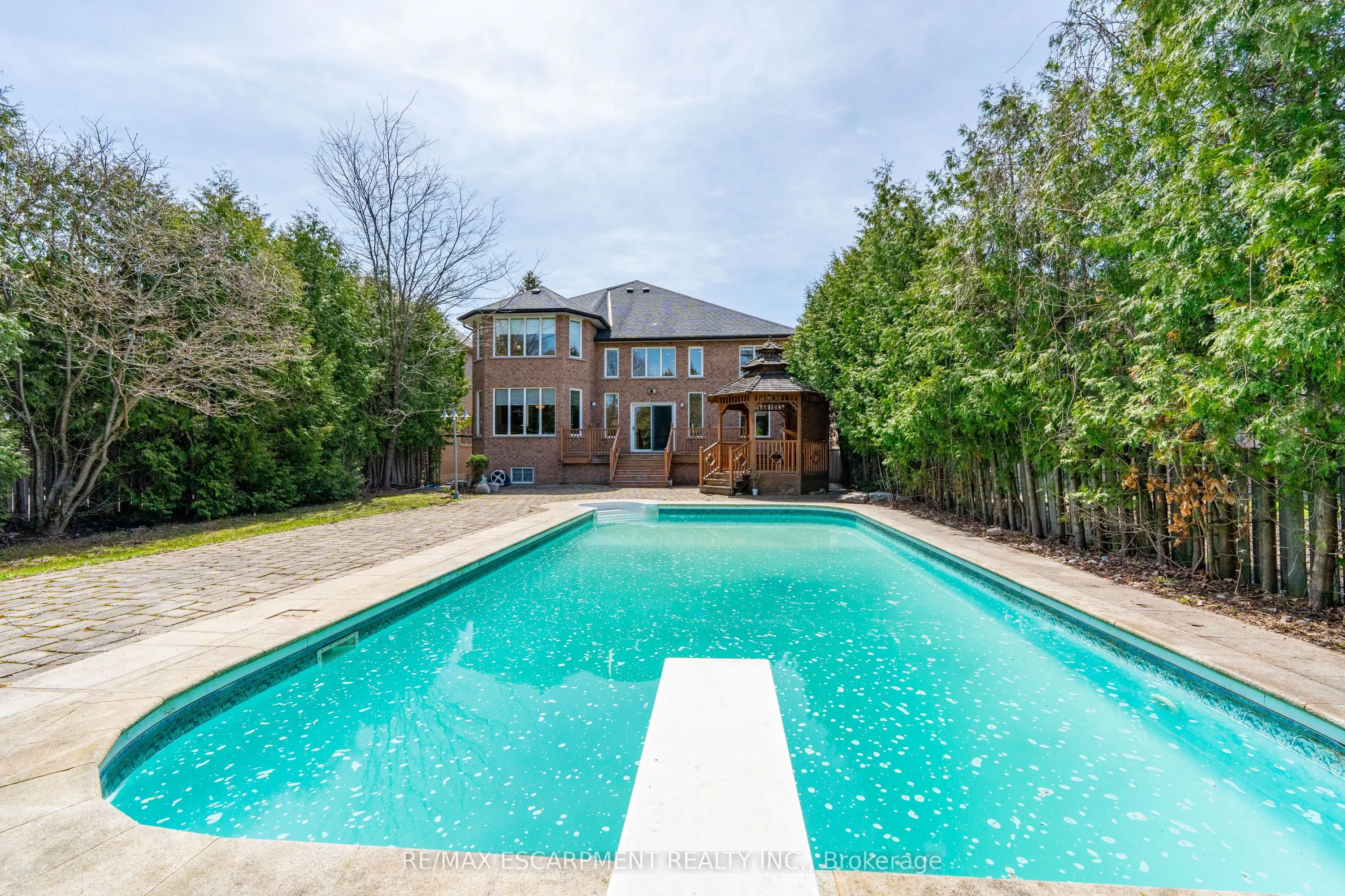 122 Arten Avenue