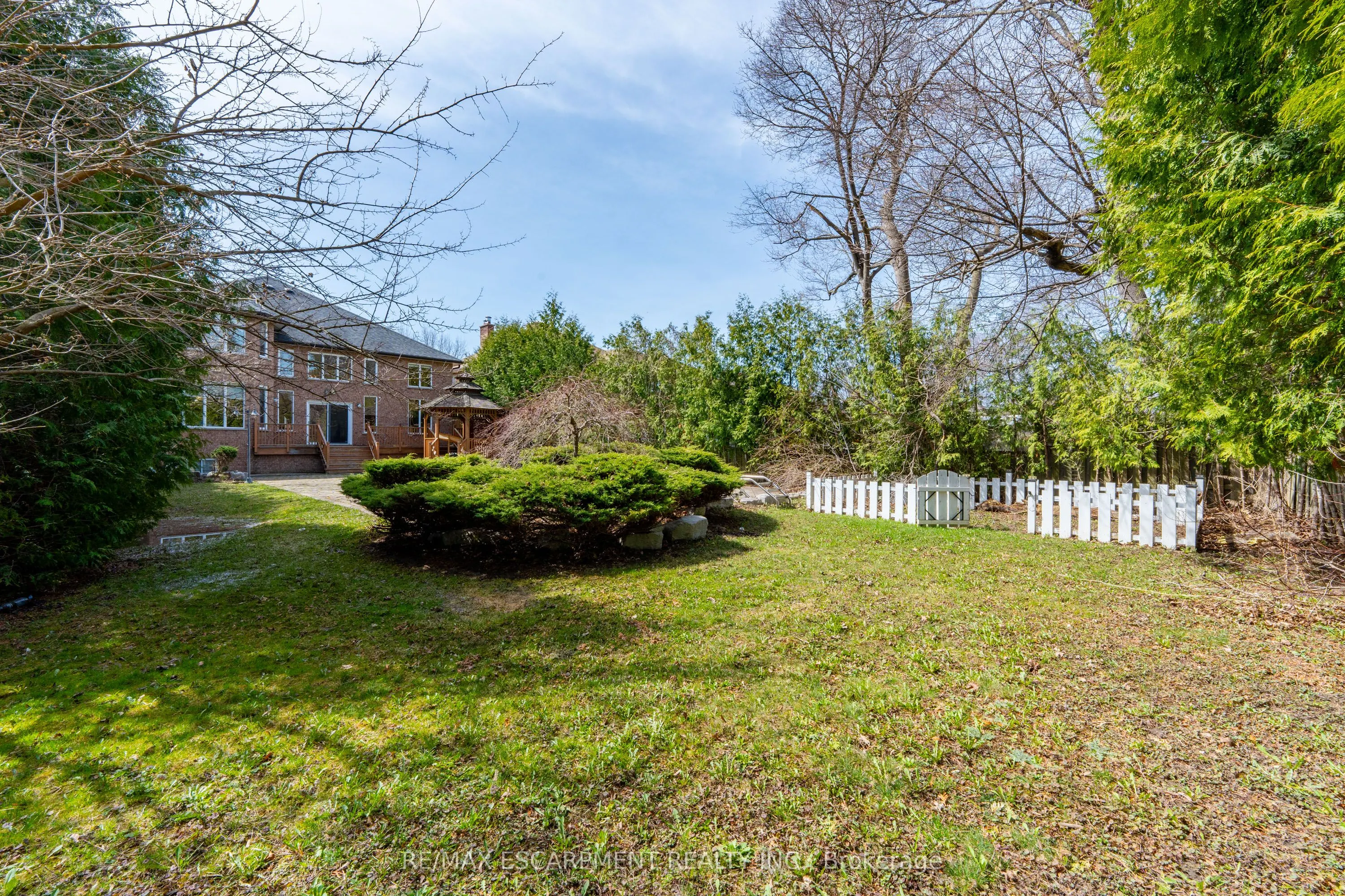 122 Arten Avenue