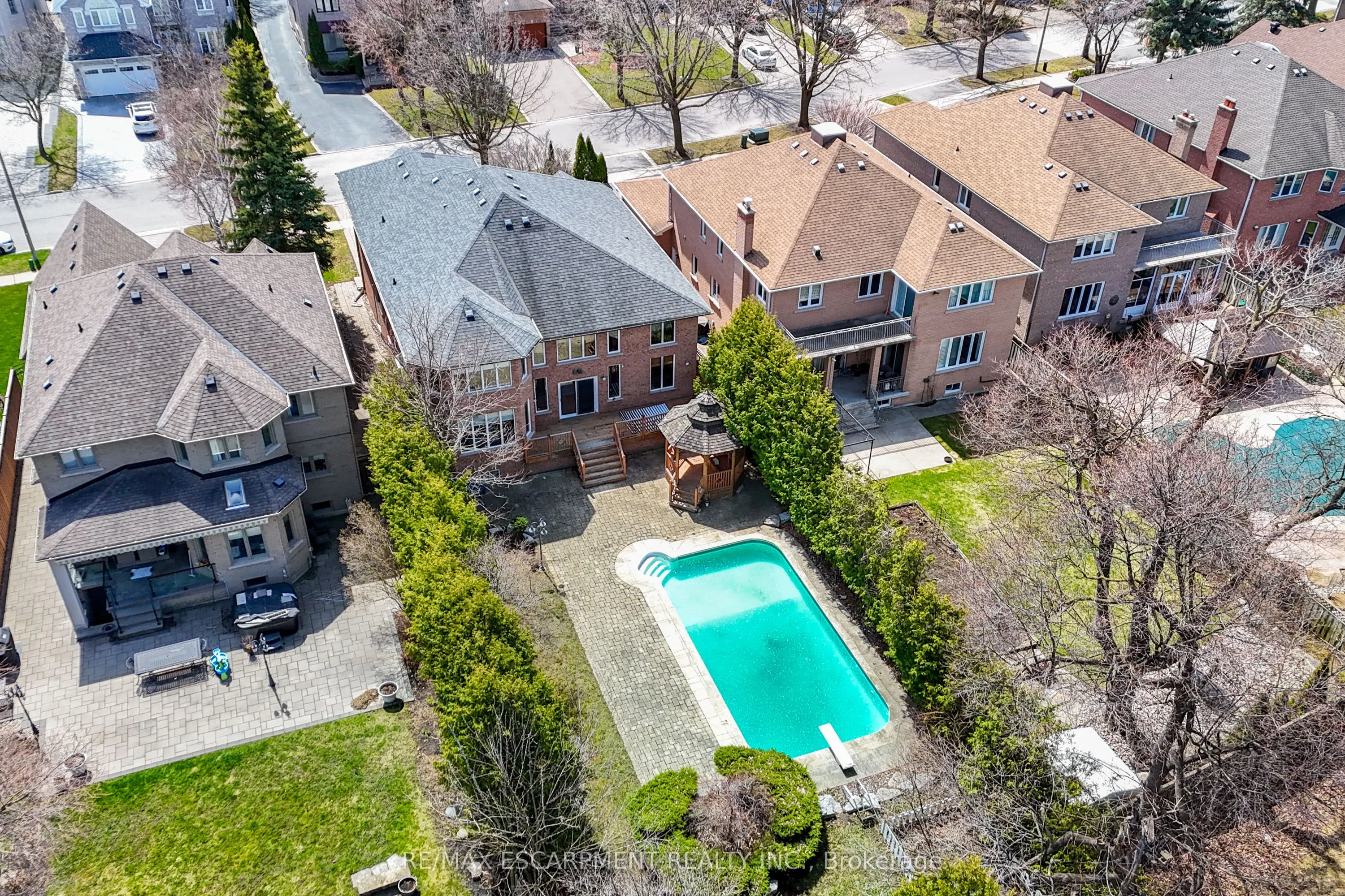 122 Arten Avenue