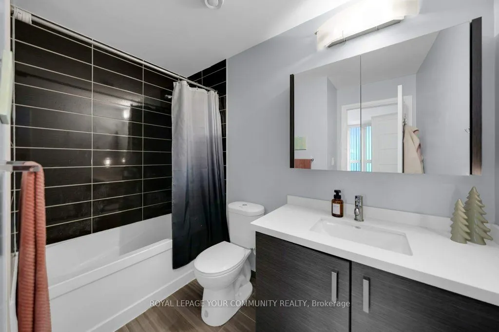 1 Uptown Drive, #202