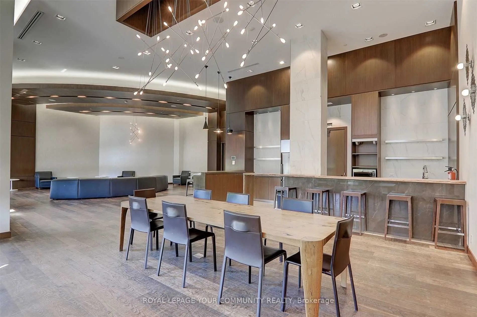 1 Uptown Drive, #202
