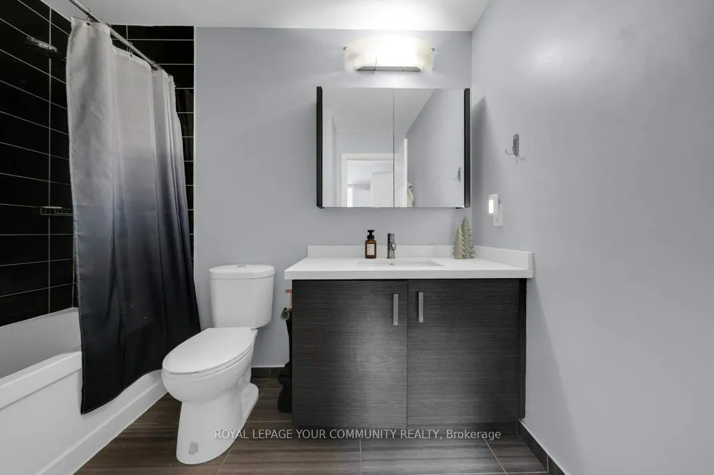 1 Uptown Drive, #202