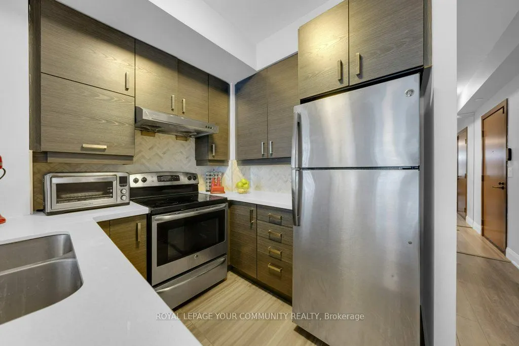 1 Uptown Drive, #202
