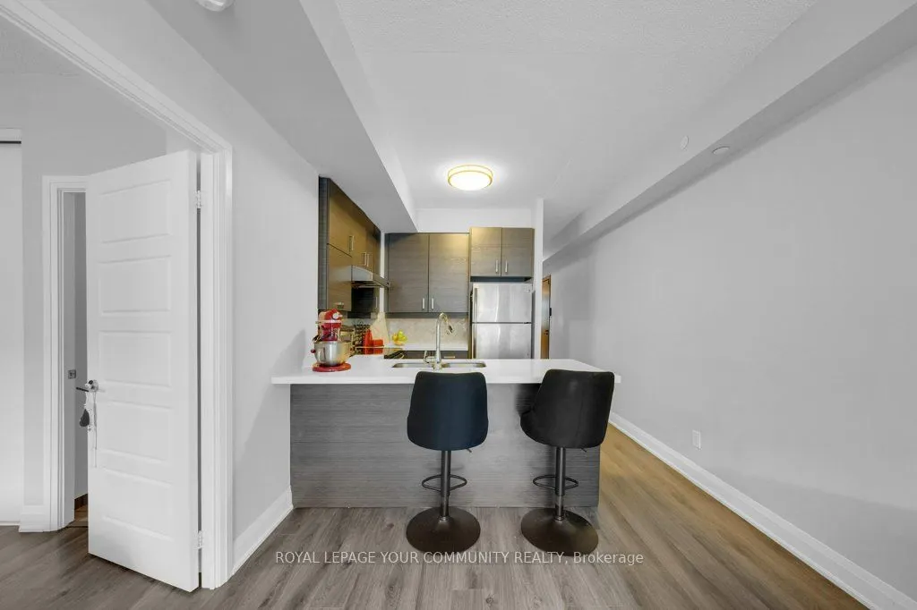 1 Uptown Drive, #202