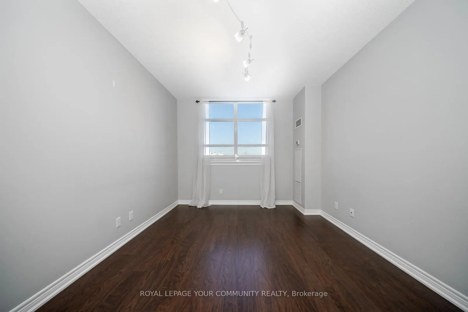 9245 Jane Street, #402