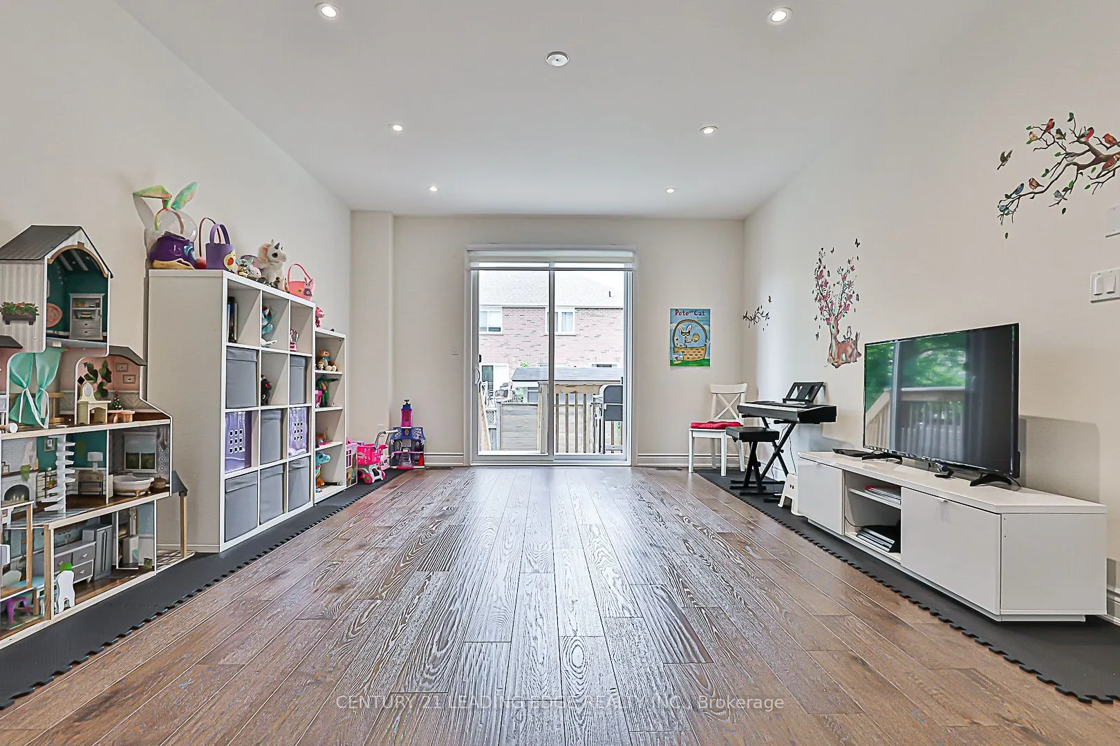 541 New England Court
