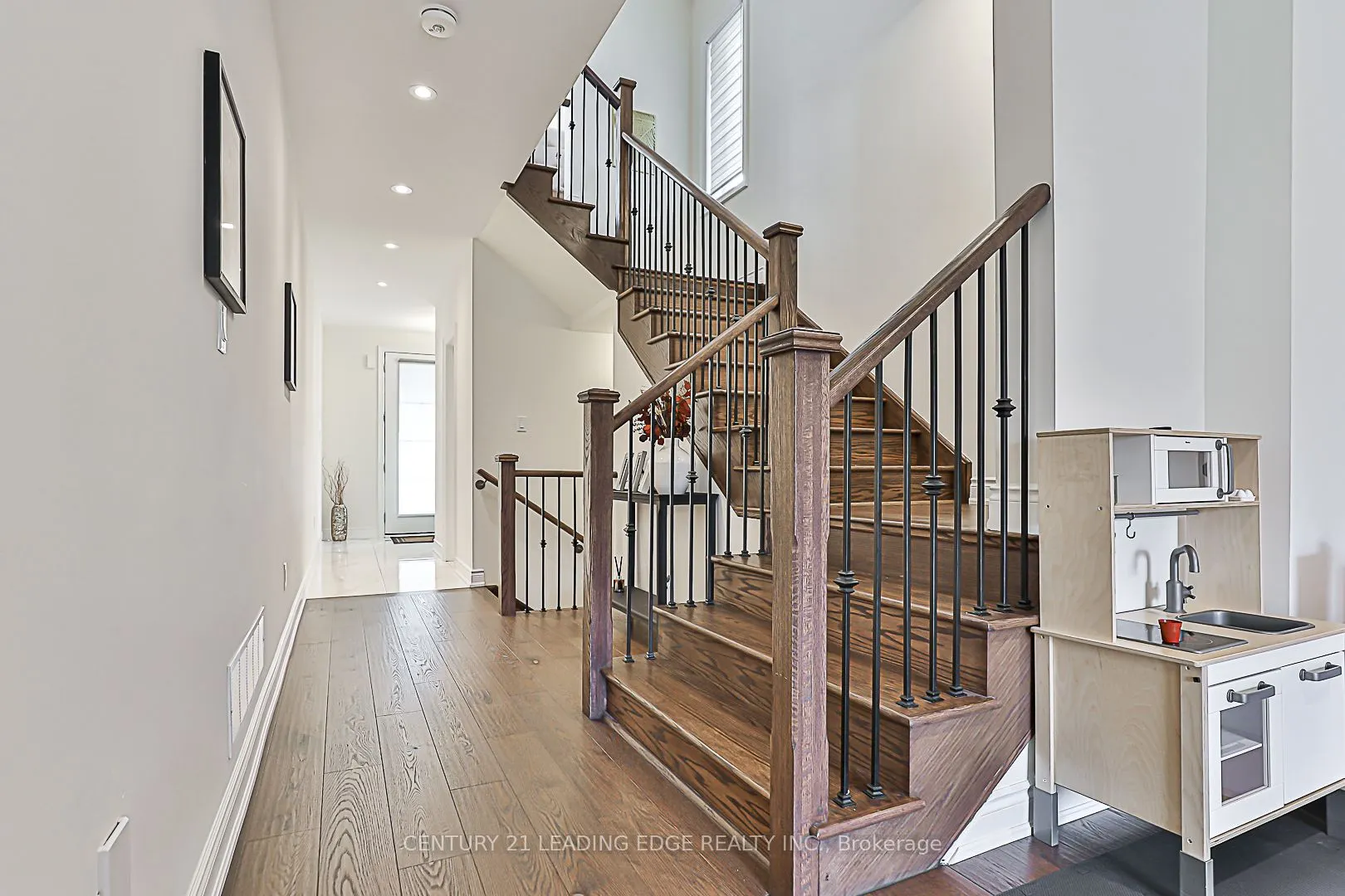 541 New England Court