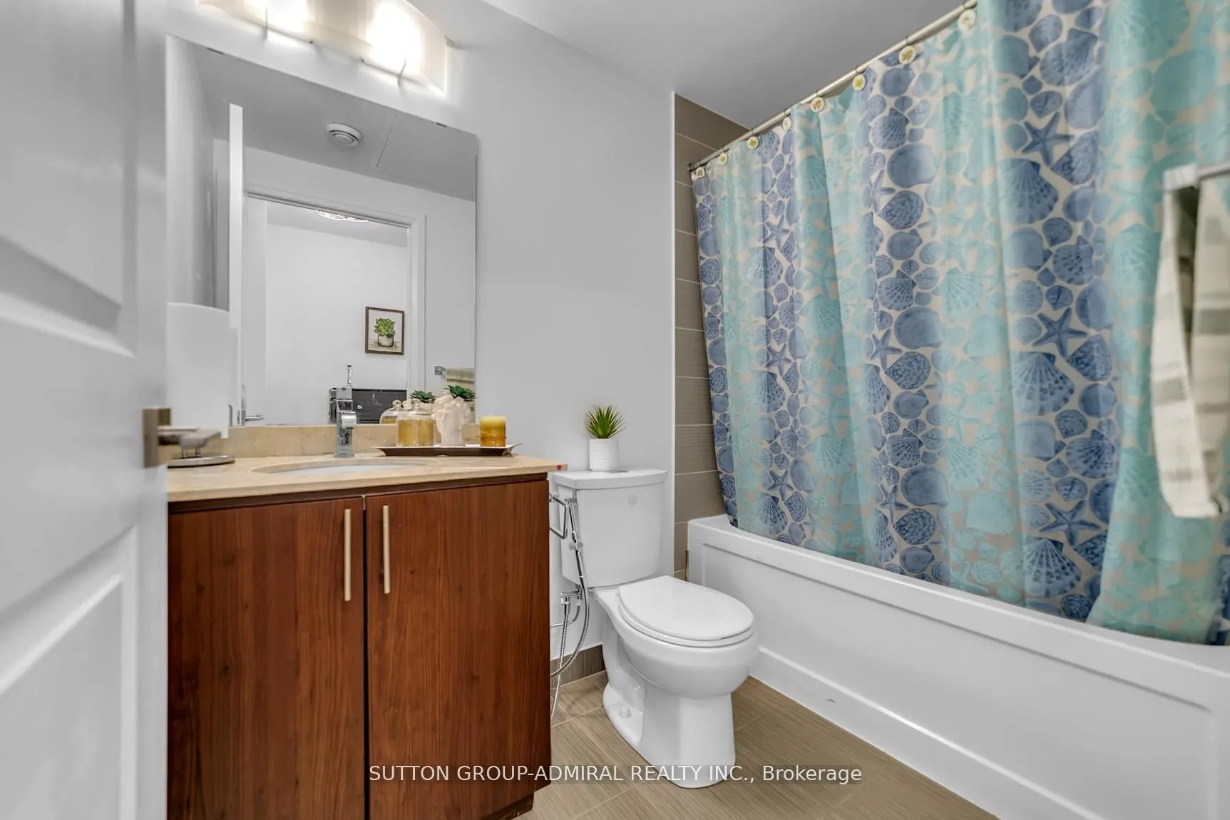 7161 Yonge Street, #2525