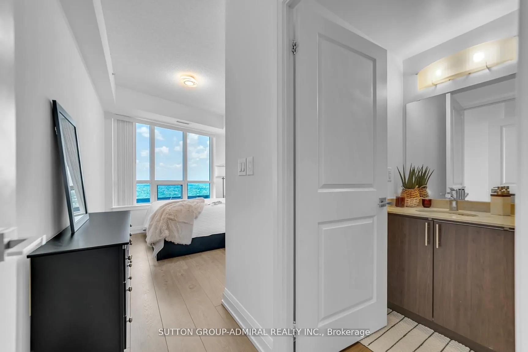 7161 Yonge Street, #2525