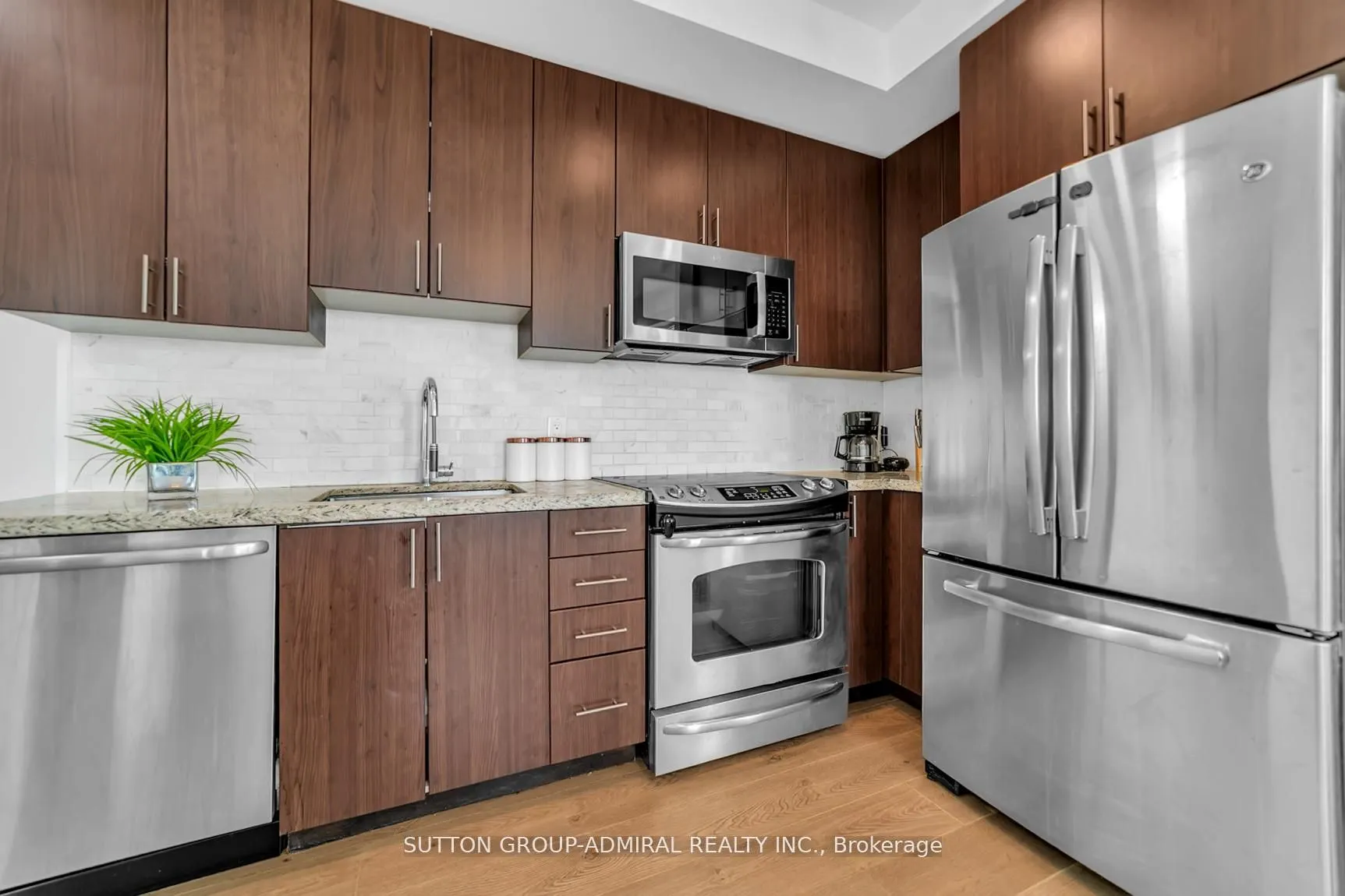 7161 Yonge Street, #2525
