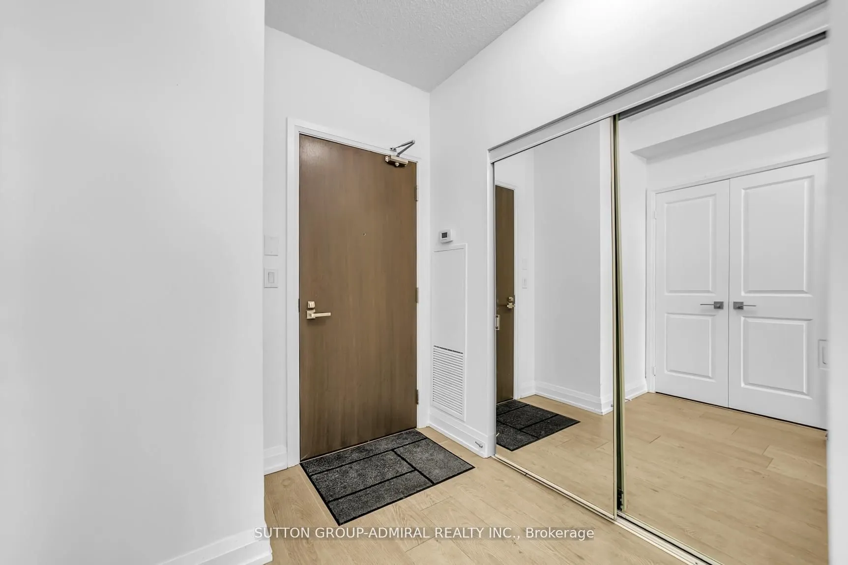 7161 Yonge Street, #2525
