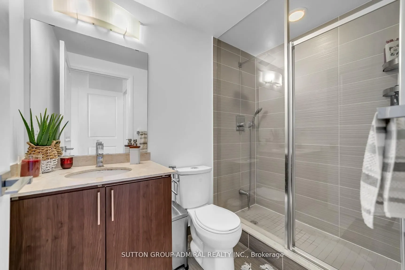 7161 Yonge Street, #2525