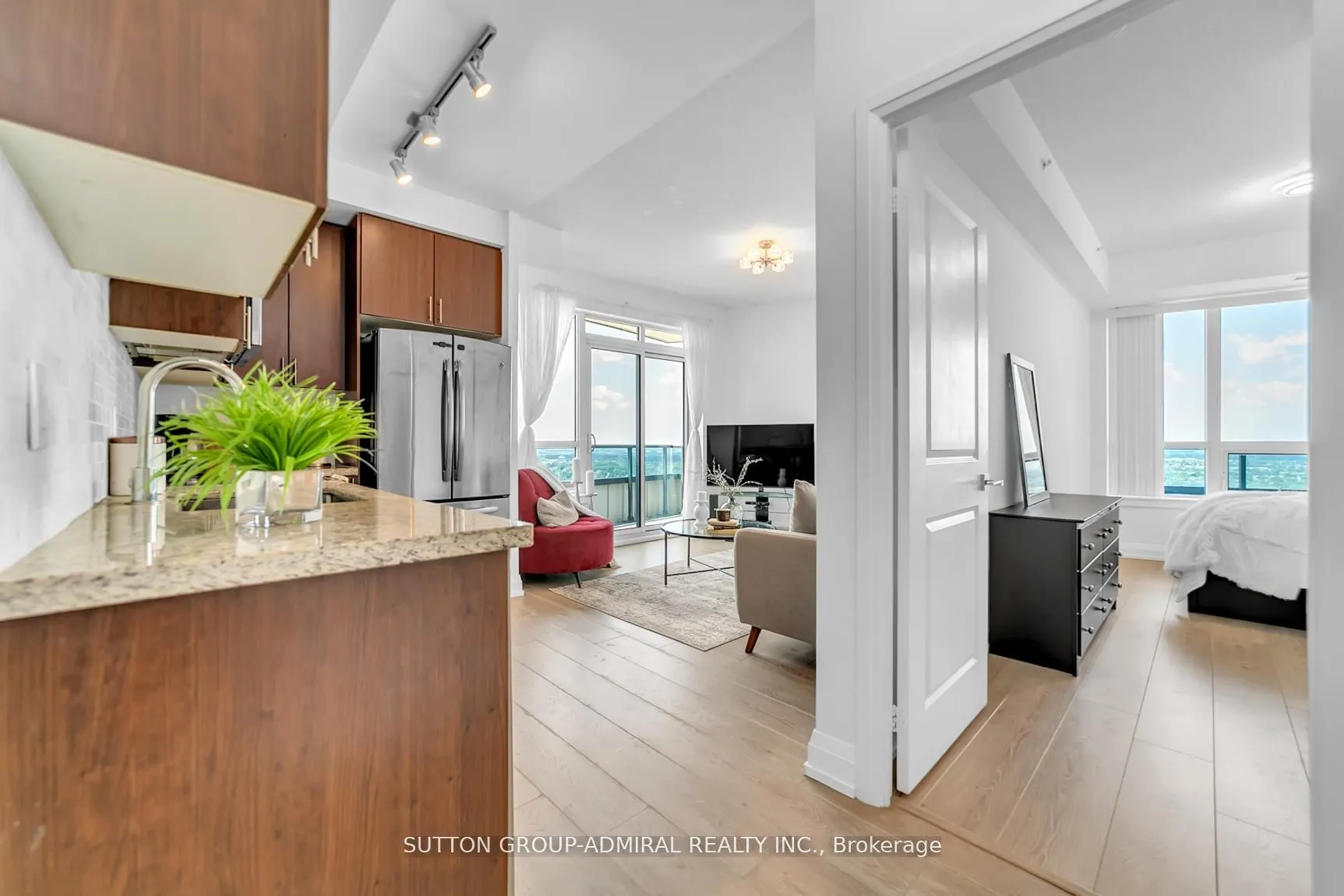 7161 Yonge Street, #2525