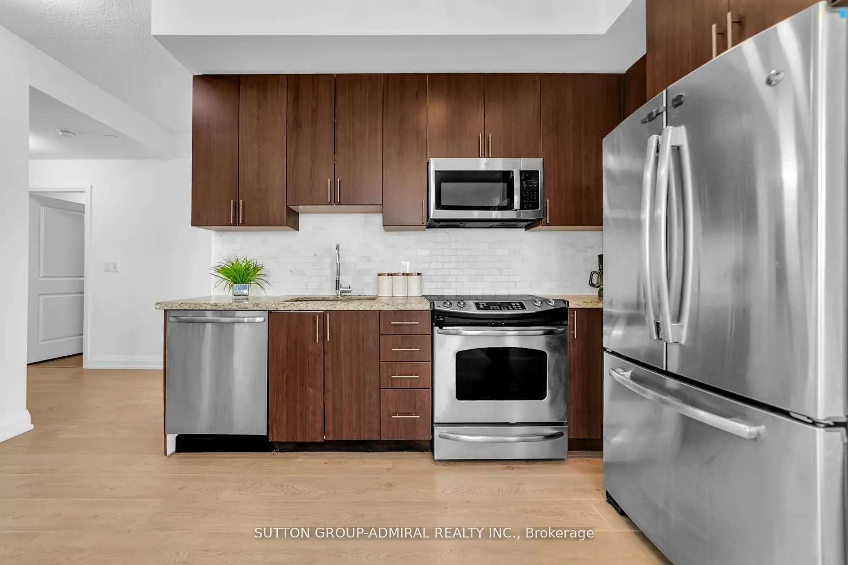 7161 Yonge Street, #2525