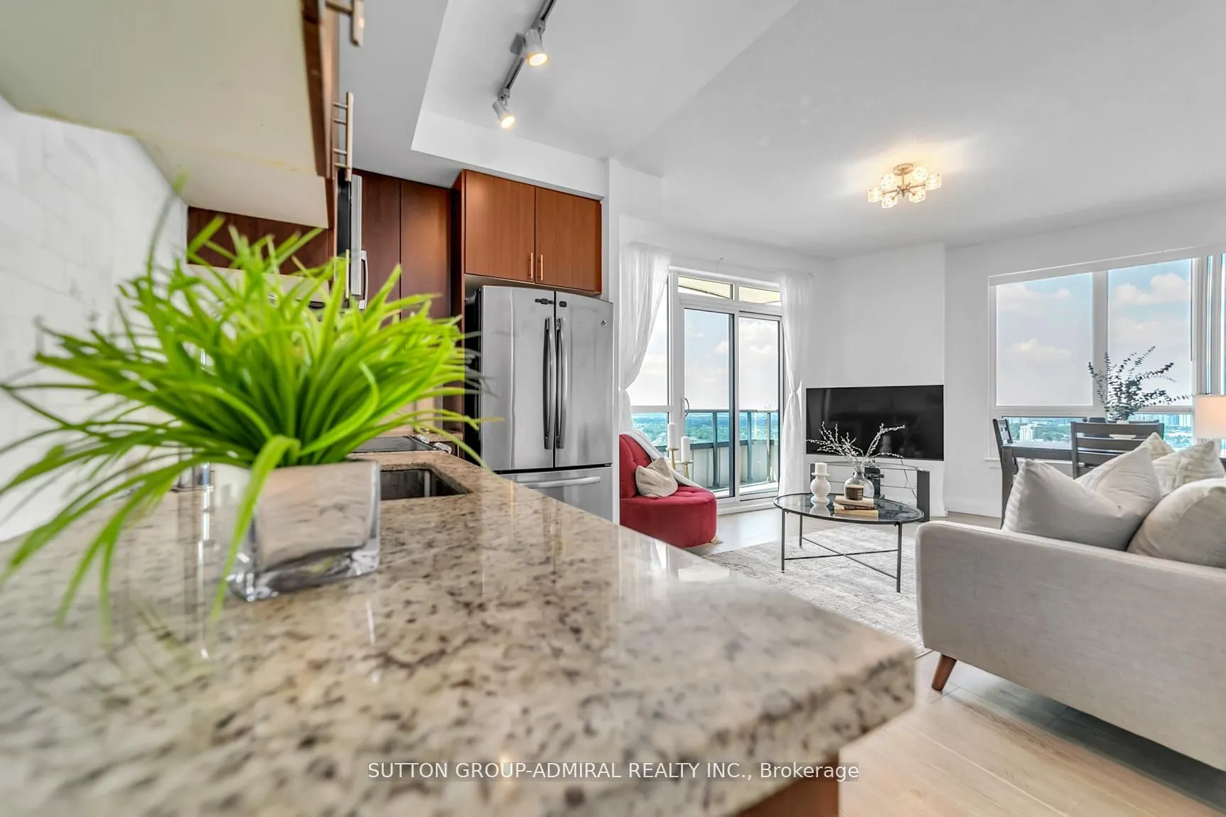 7161 Yonge Street, #2525