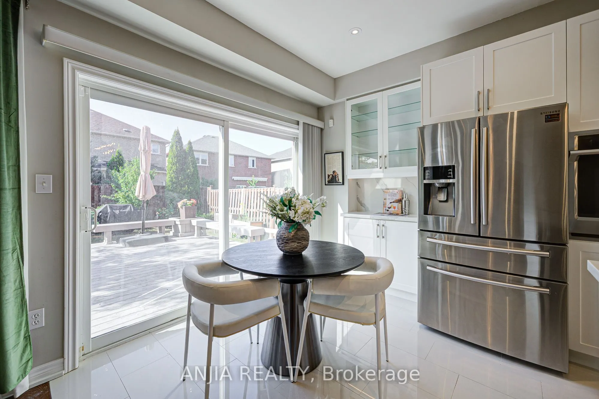 54 Rainbow Valley Crescent
