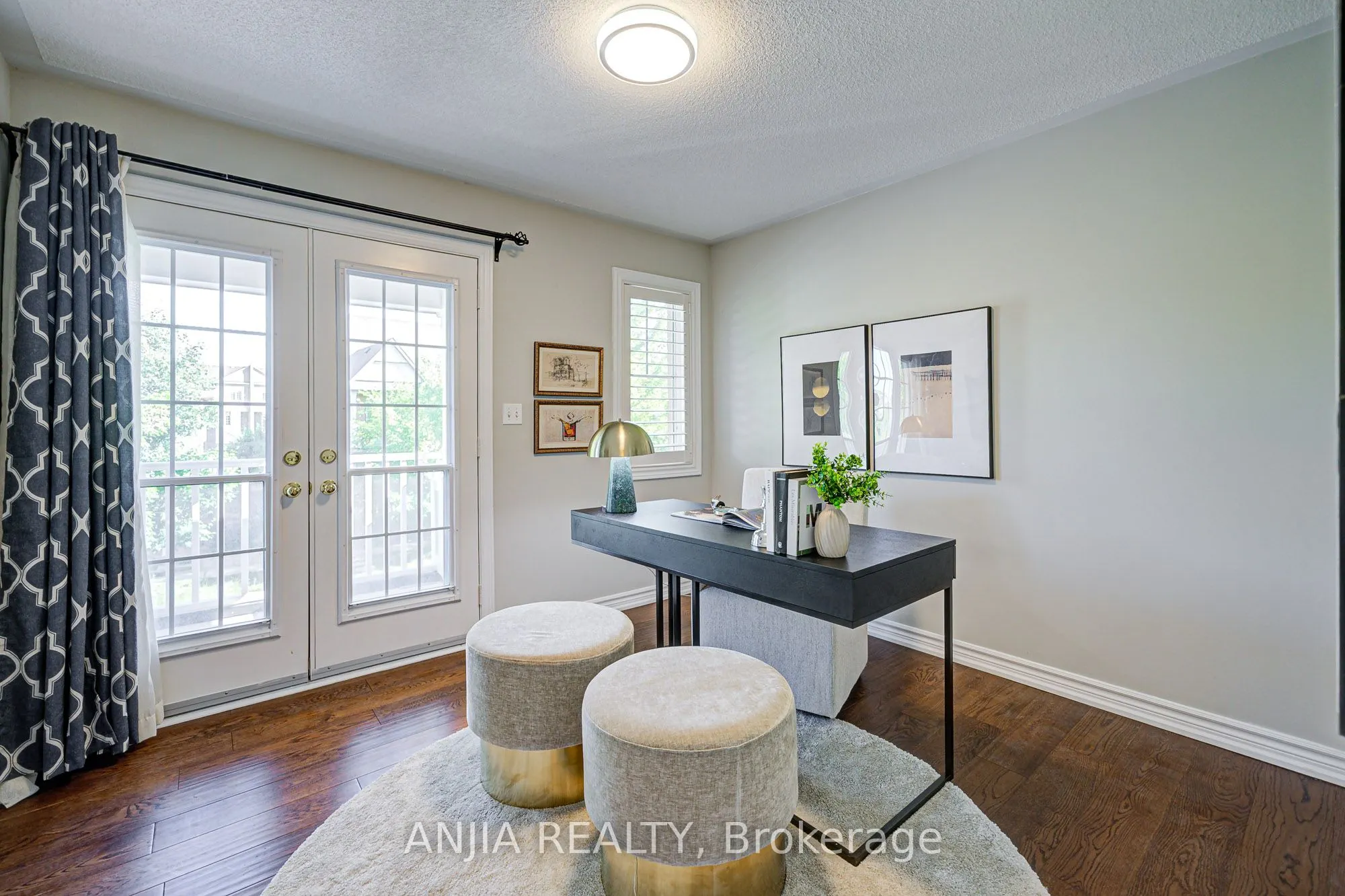 54 Rainbow Valley Crescent