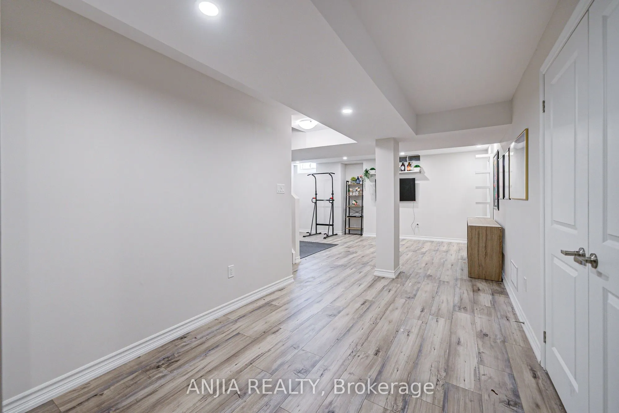 54 Rainbow Valley Crescent