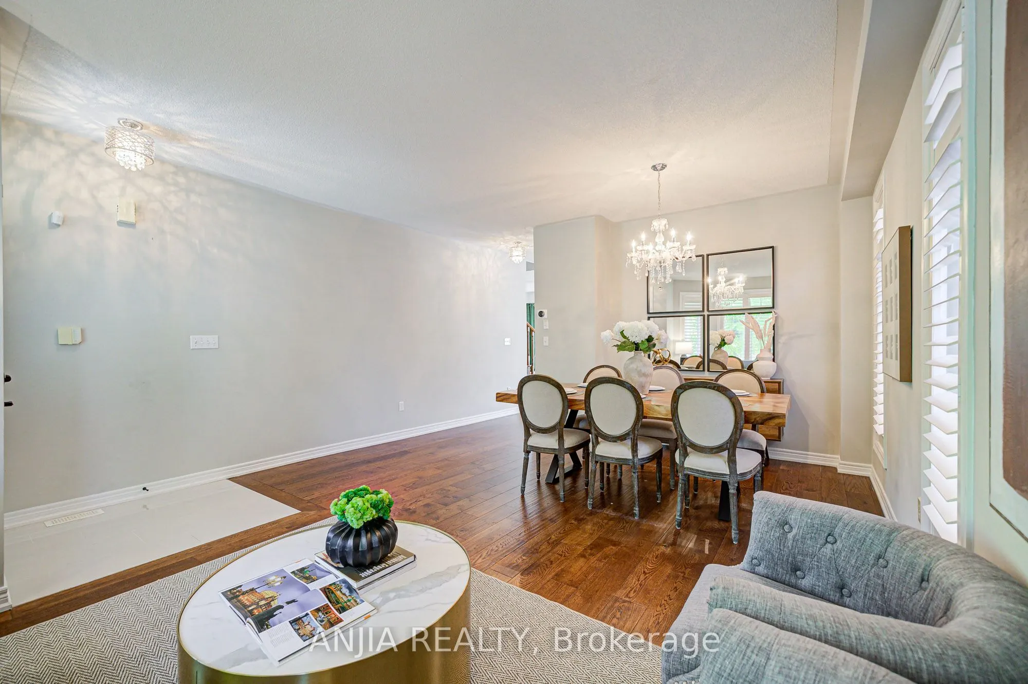 54 Rainbow Valley Crescent