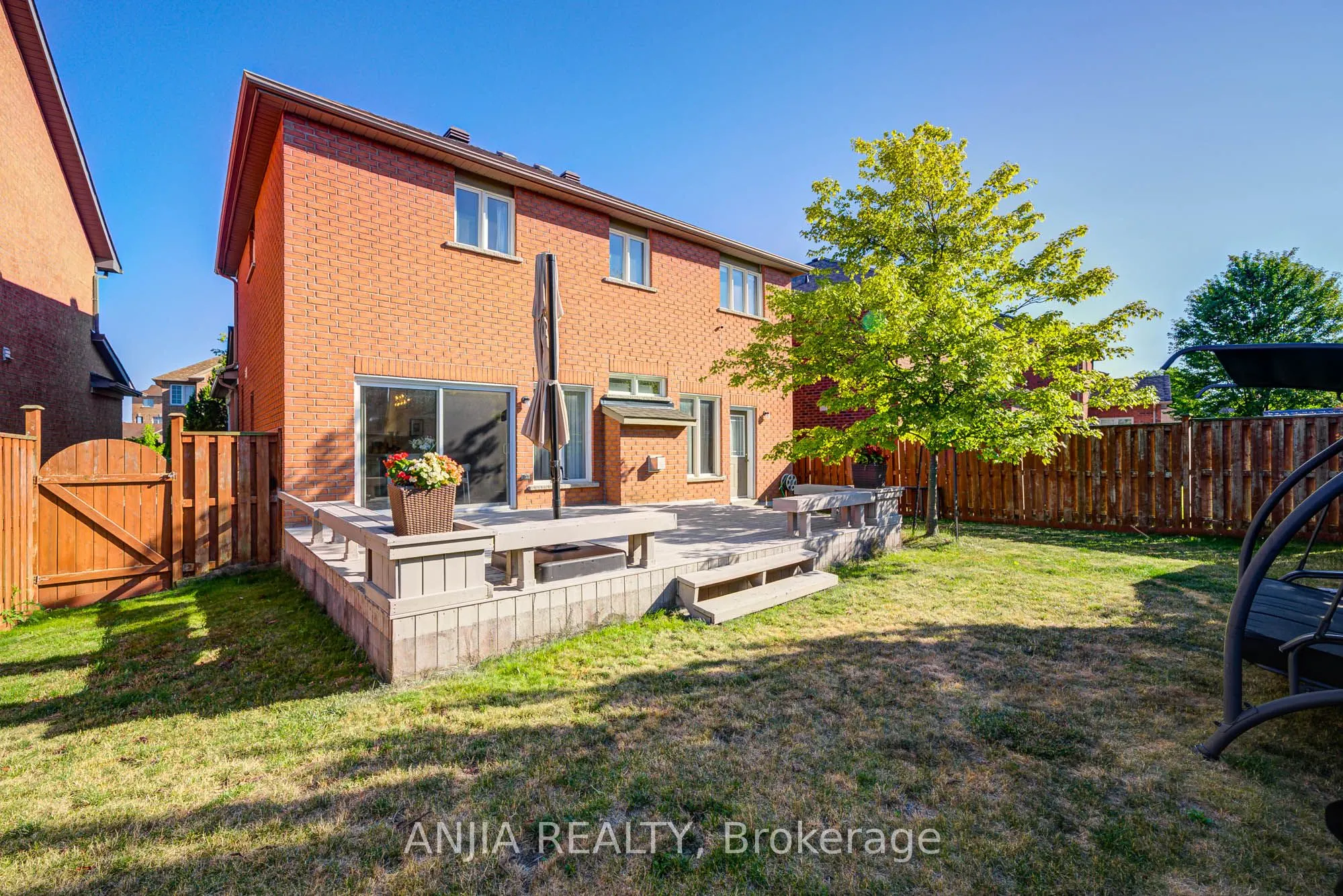 54 Rainbow Valley Crescent