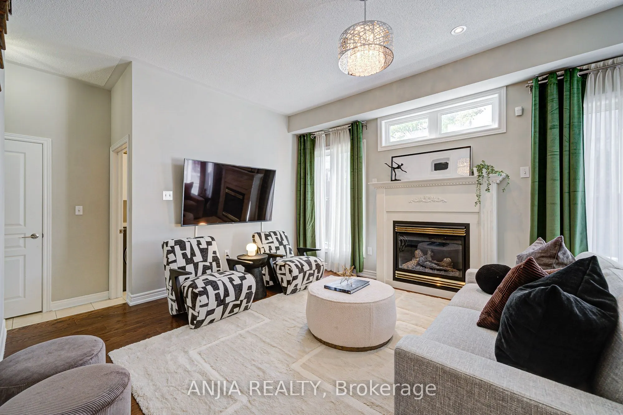 54 Rainbow Valley Crescent