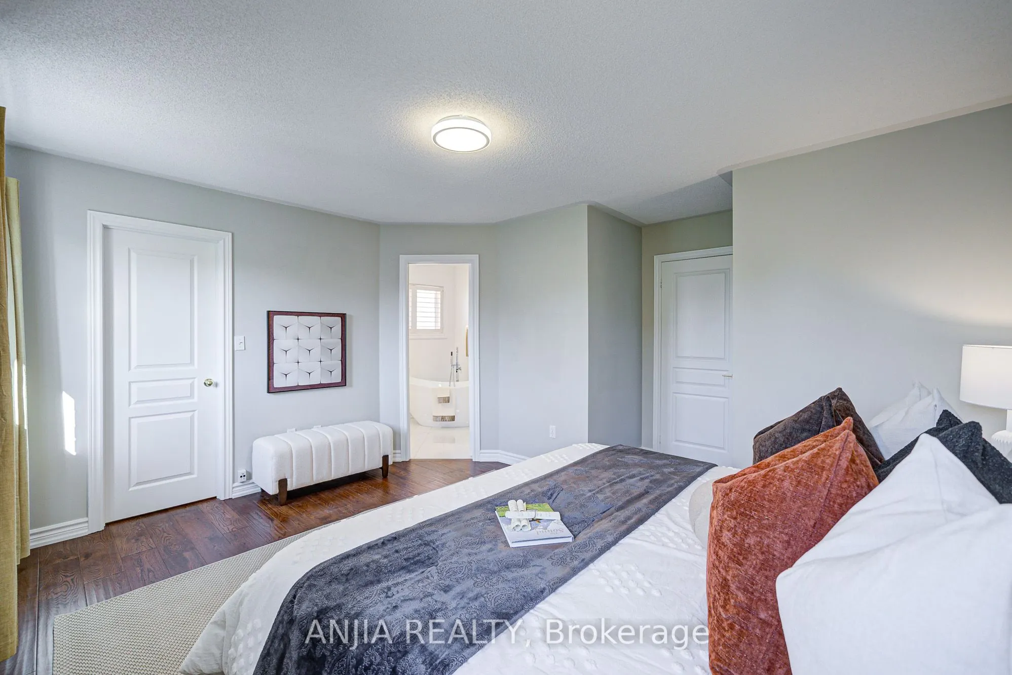 54 Rainbow Valley Crescent