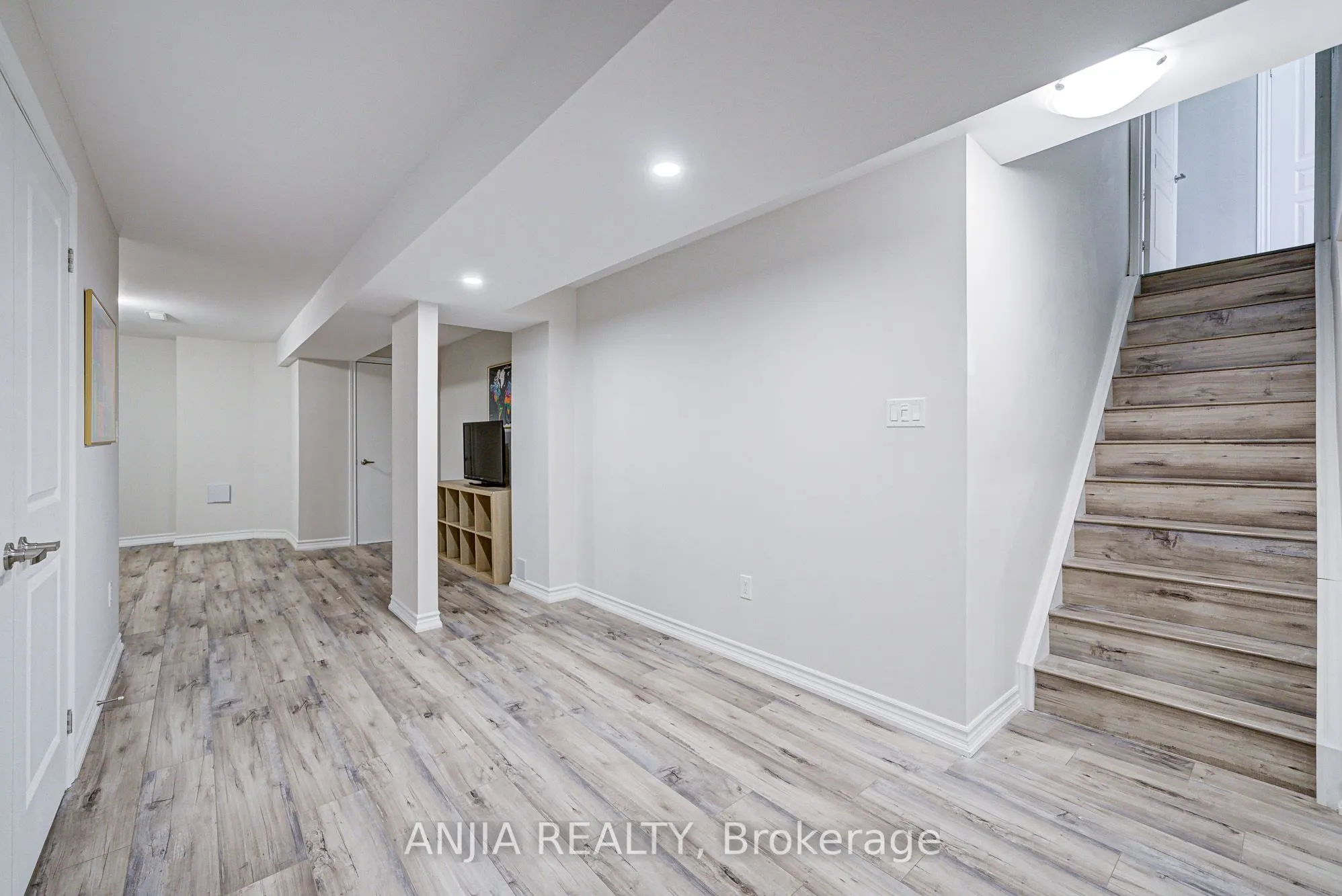 54 Rainbow Valley Crescent